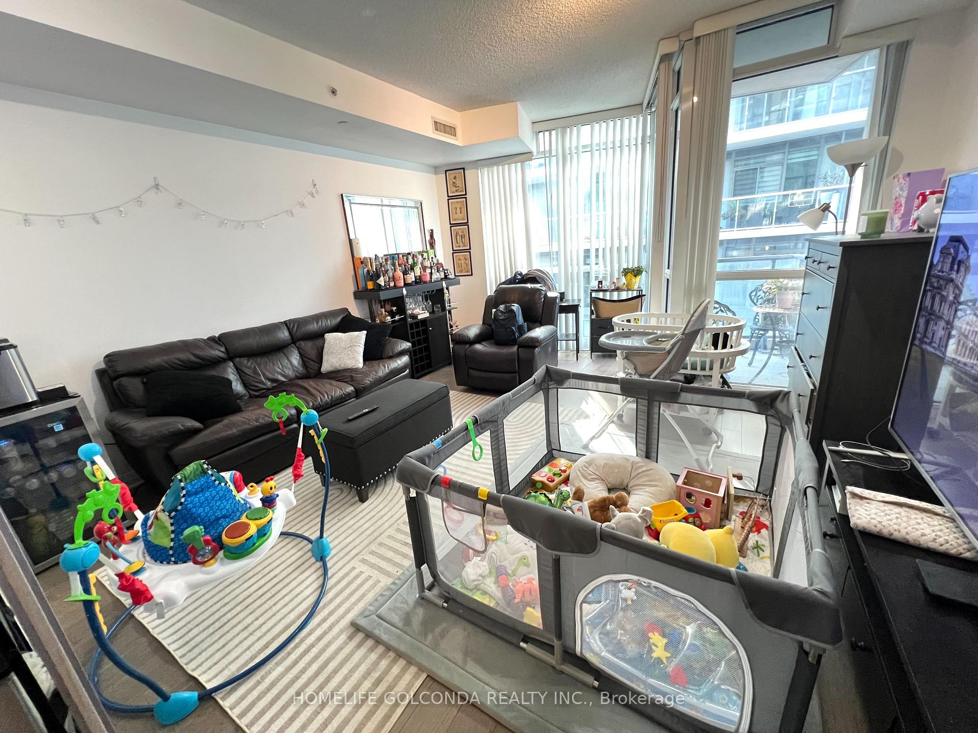 Photo 3 of Unit 710, 60 Annie Craig Drive, Etobicoke, Mimico — HOMEH
