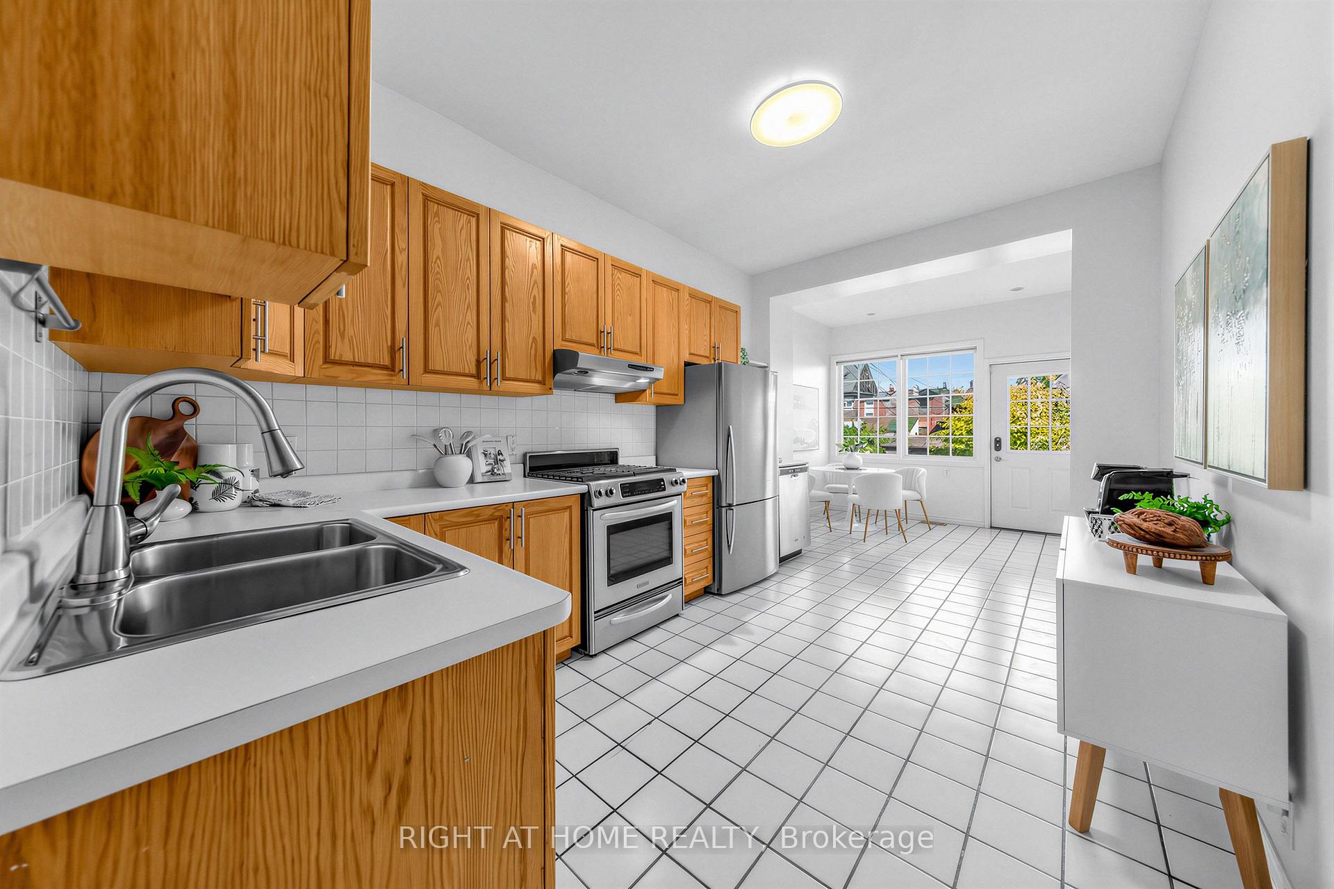 Photo 9 of 117 Concord Avenue, Toronto, Palmerston-Little Italy — HOMEH