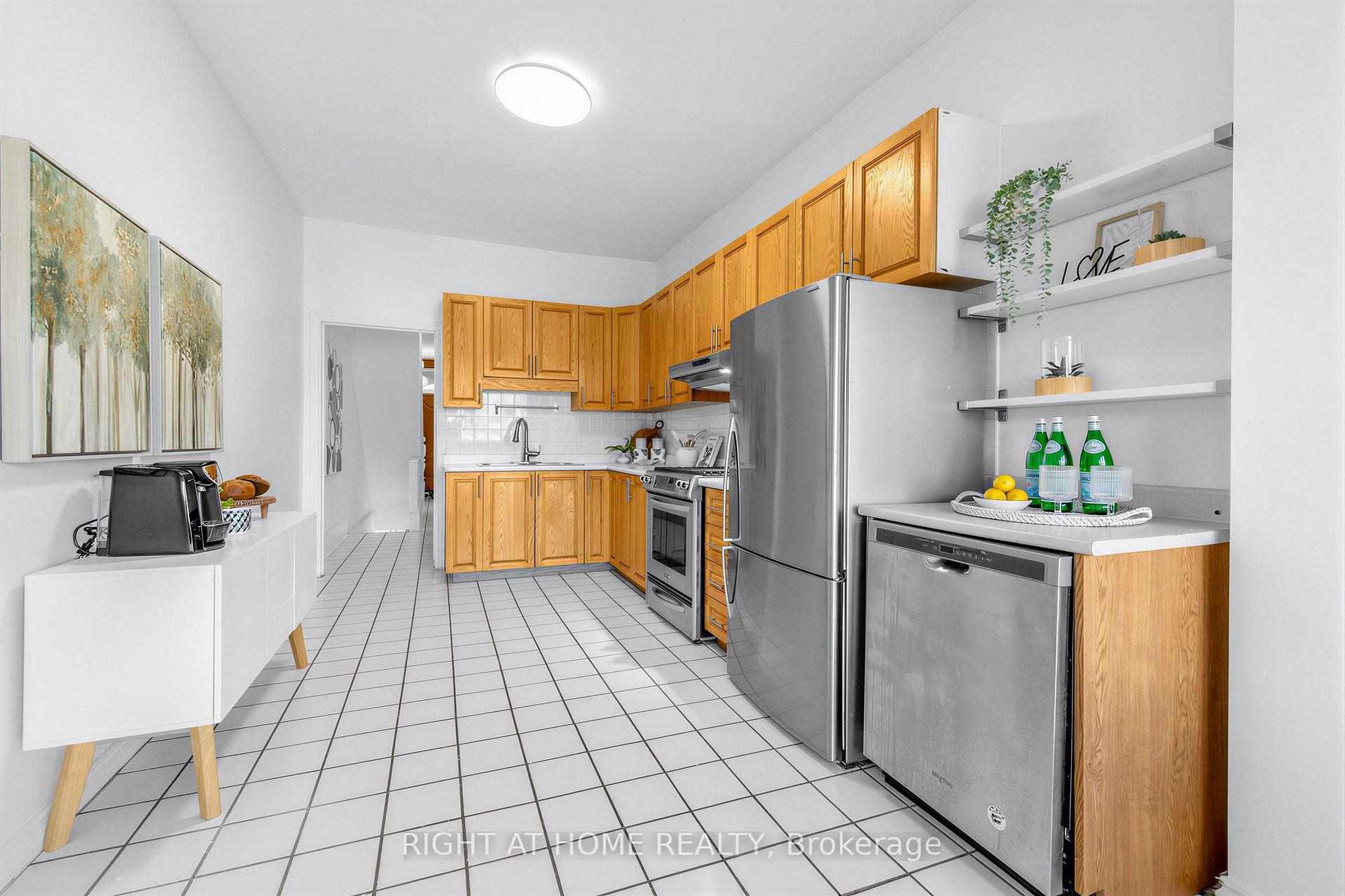 Photo 10 of 117 Concord Avenue, Toronto, Palmerston-Little Italy — HOMEH