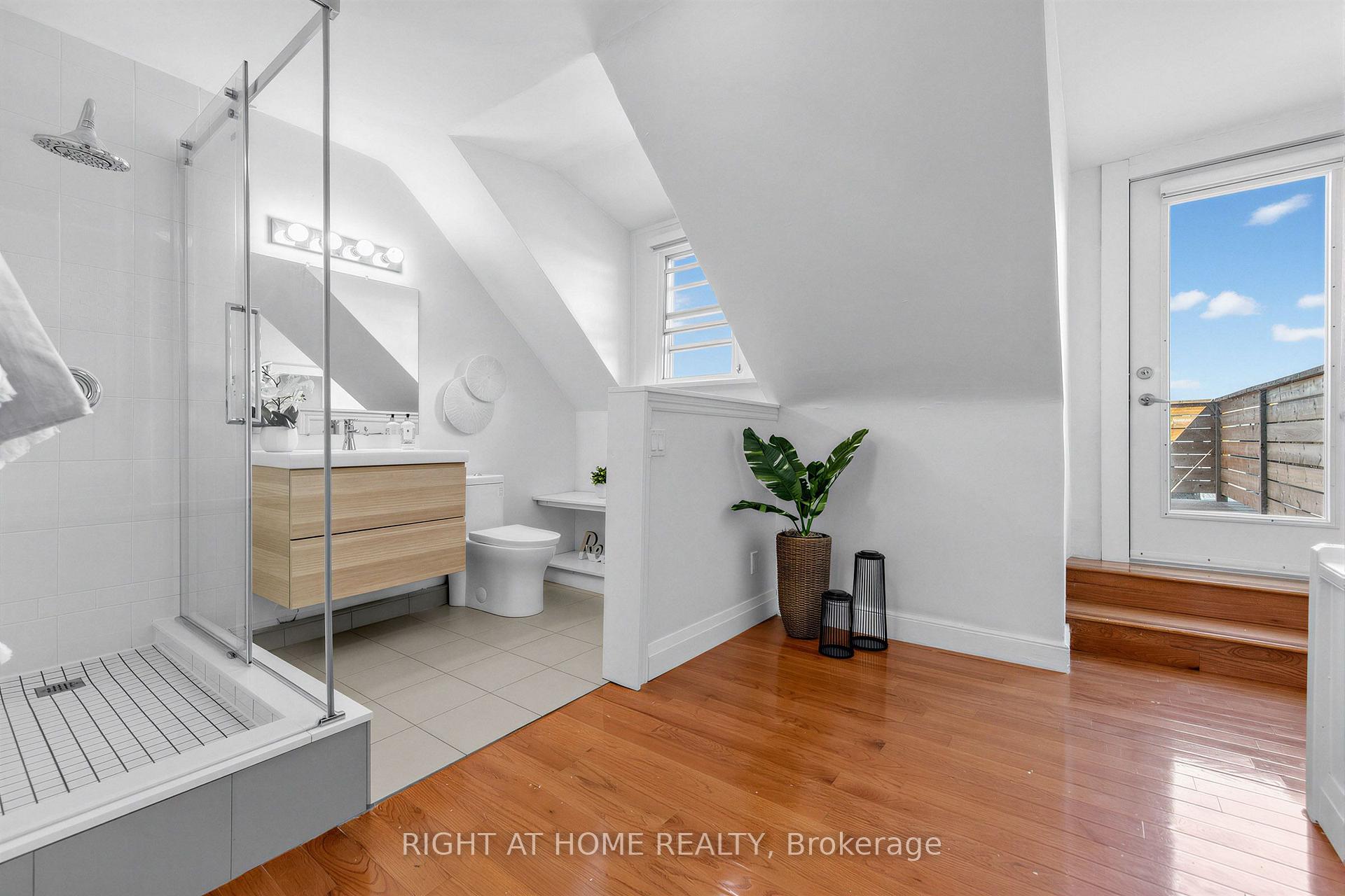 Photo 19 of 117 Concord Avenue, Toronto, Palmerston-Little Italy — HOMEH
