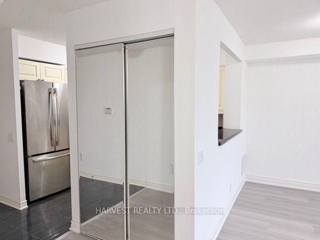 Photo 4 of Unit 710, 100 Upper Madison Avenue, North York, Lansing-Westgate — HOMEH