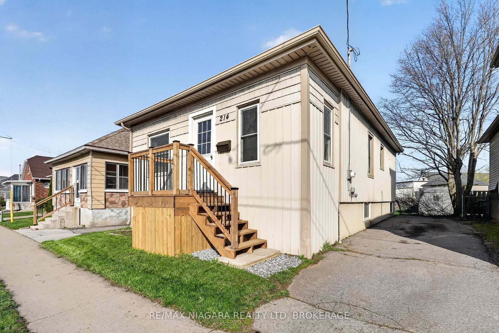 Photo 3 of 214 Niagara Street, St. Catharines, Facer — HOMEH