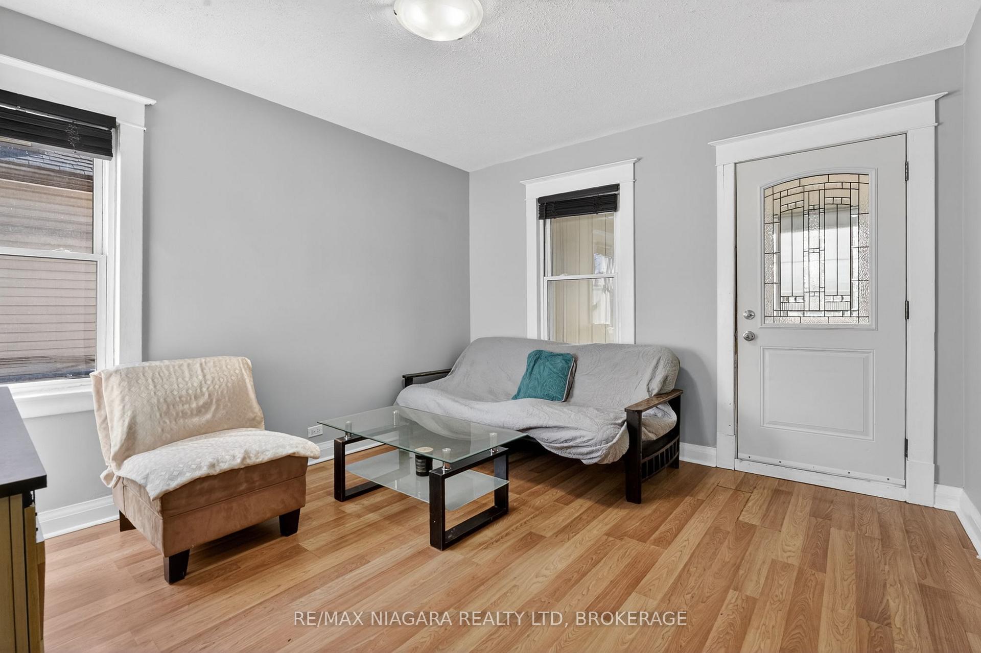 Photo 9 of 214 Niagara Street, St. Catharines, Facer — HOMEH