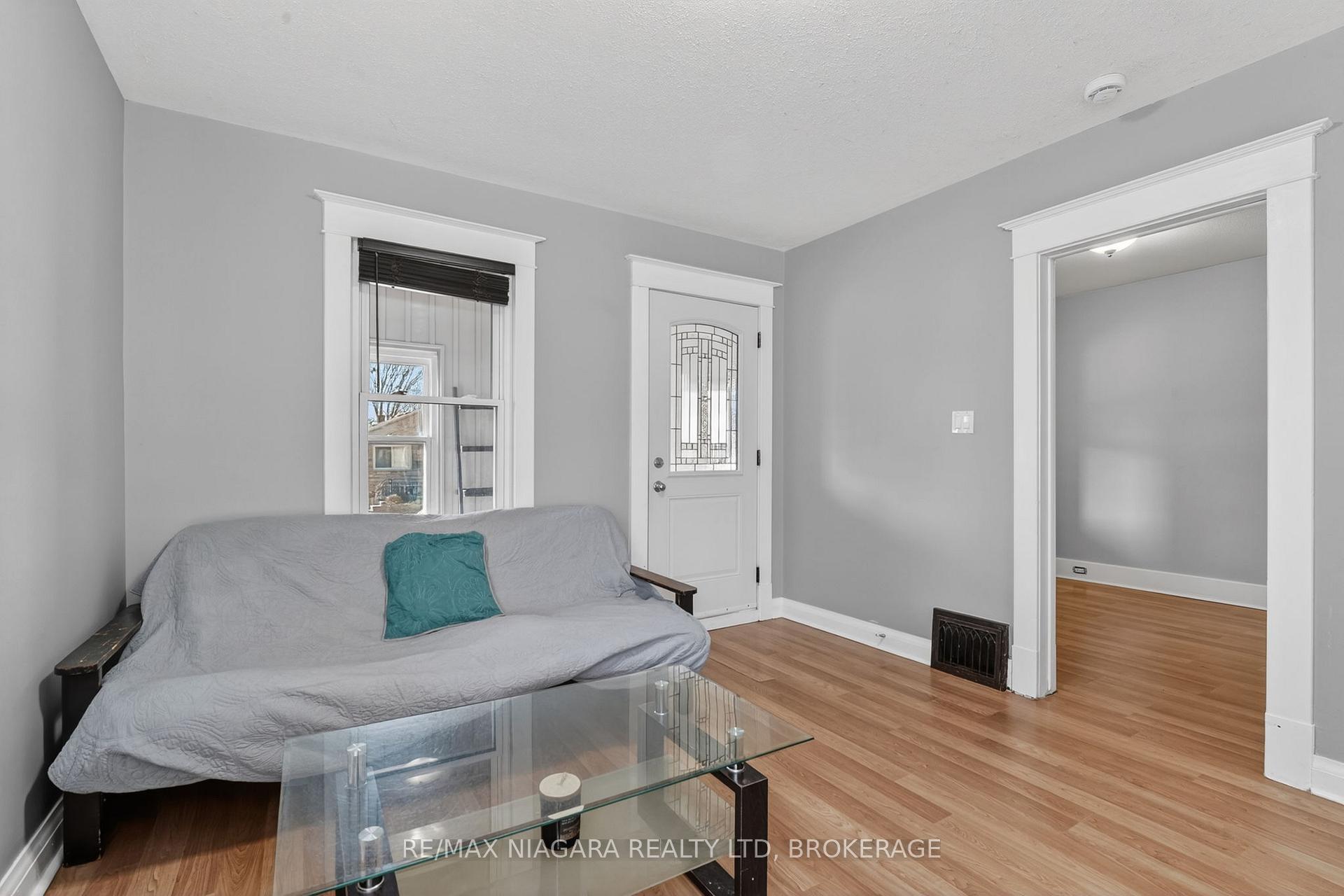Photo 10 of 214 Niagara Street, St. Catharines, Facer — HOMEH