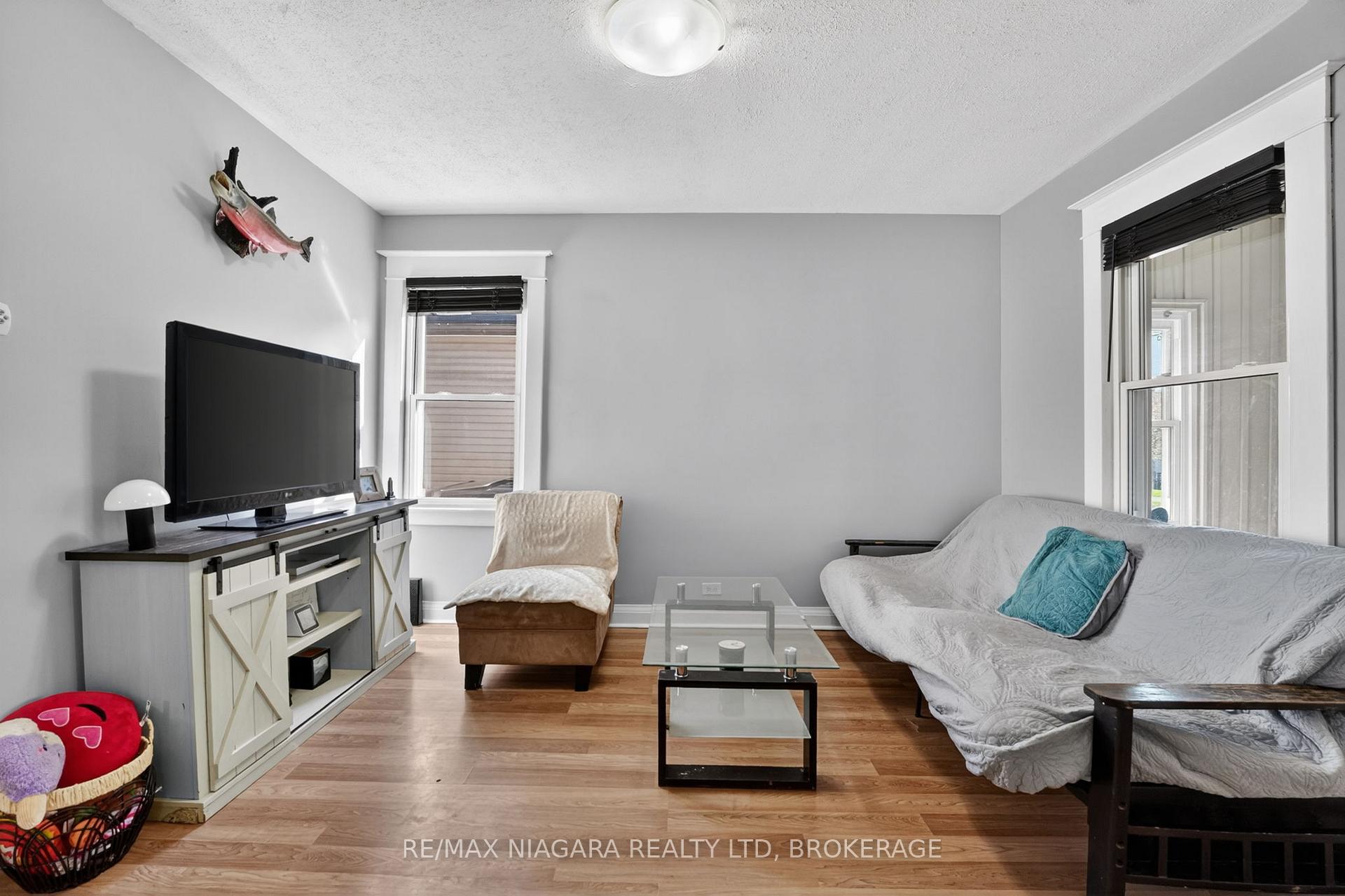 Photo 11 of 214 Niagara Street, St. Catharines, Facer — HOMEH