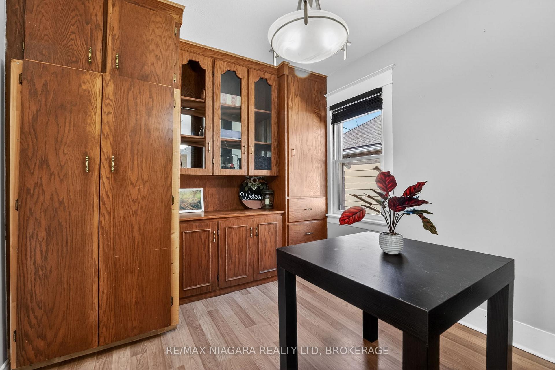 Photo 18 of 214 Niagara Street, St. Catharines, Facer — HOMEH