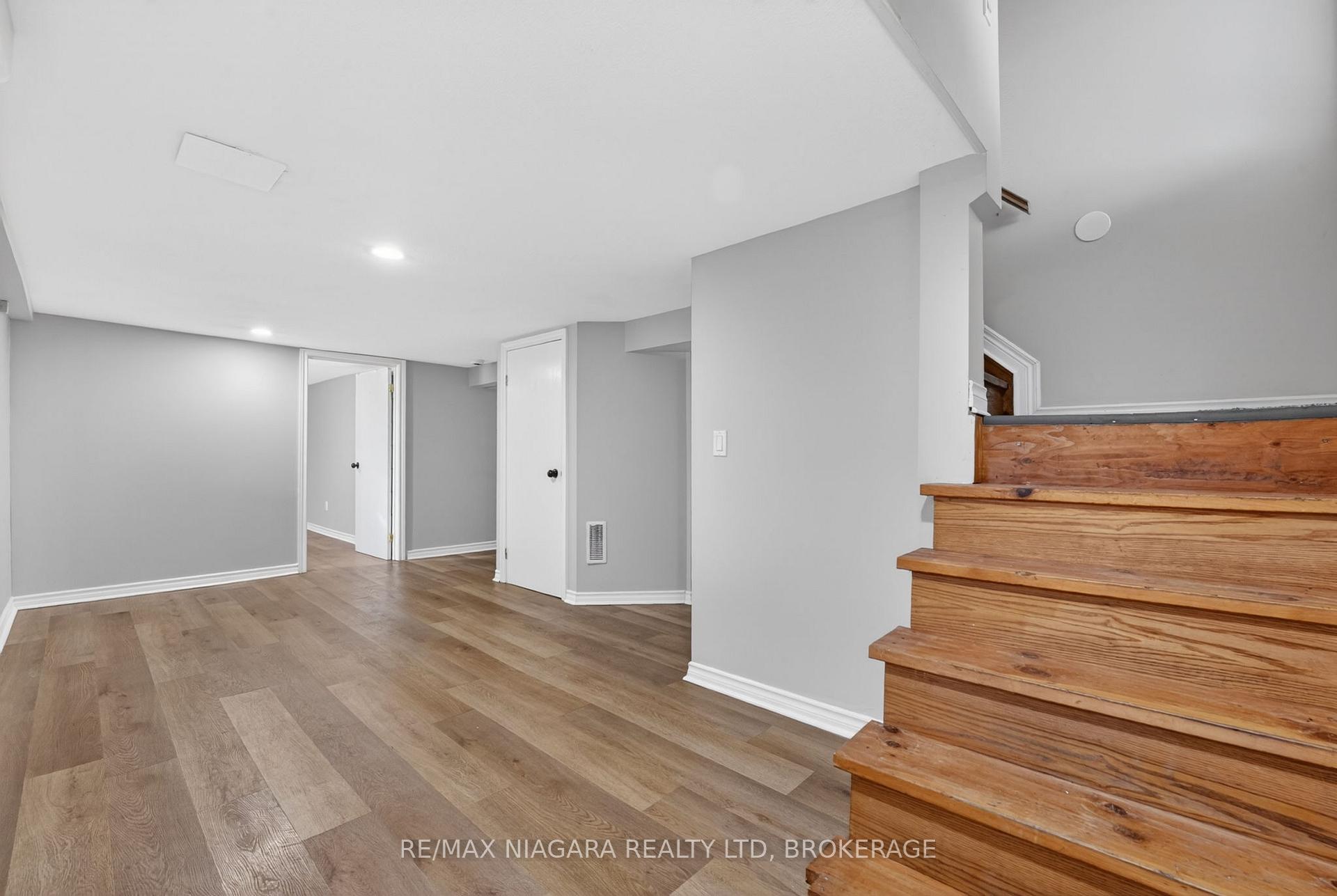 Photo 23 of 214 Niagara Street, St. Catharines, Facer — HOMEH