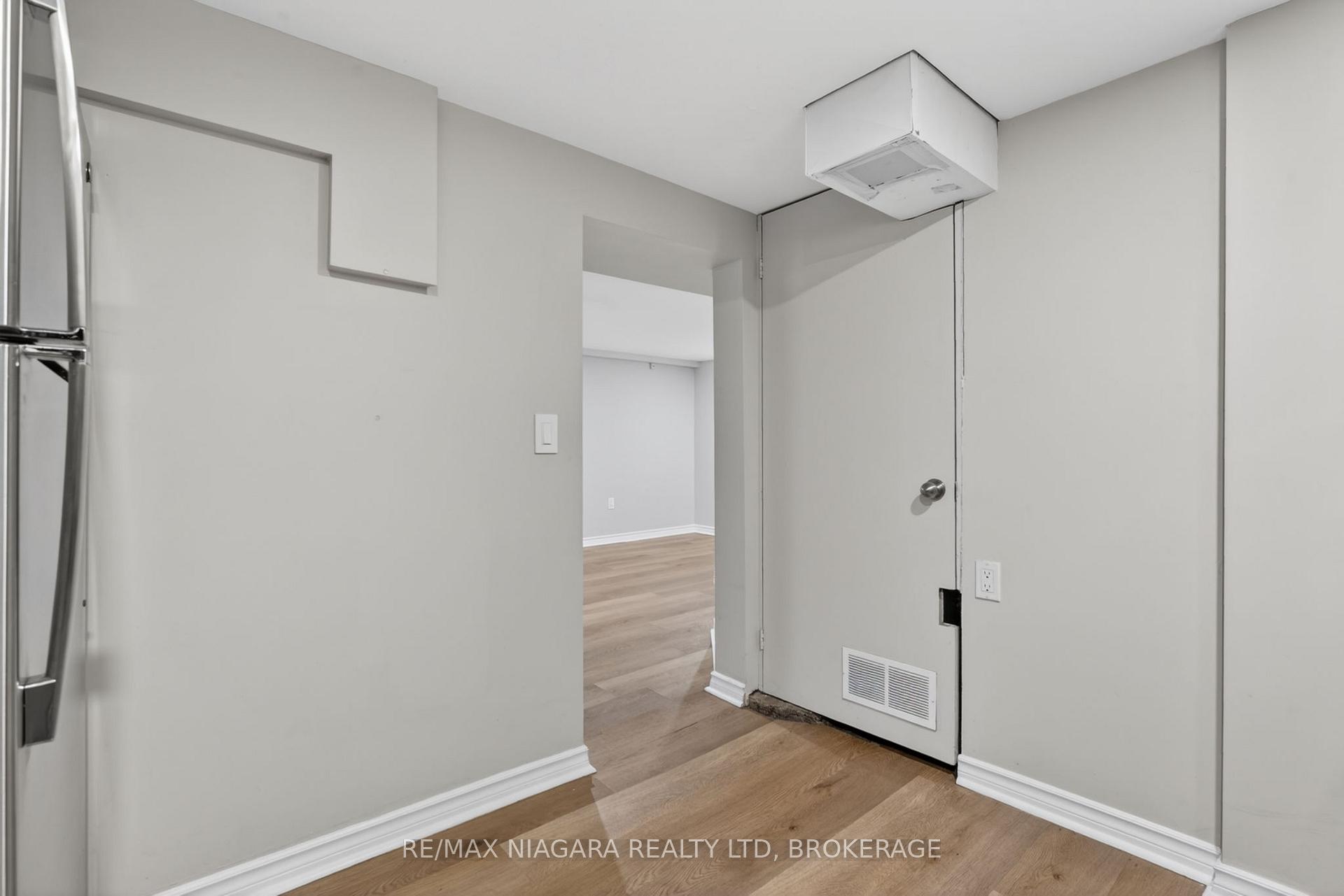 Photo 32 of 214 Niagara Street, St. Catharines, Facer — HOMEH