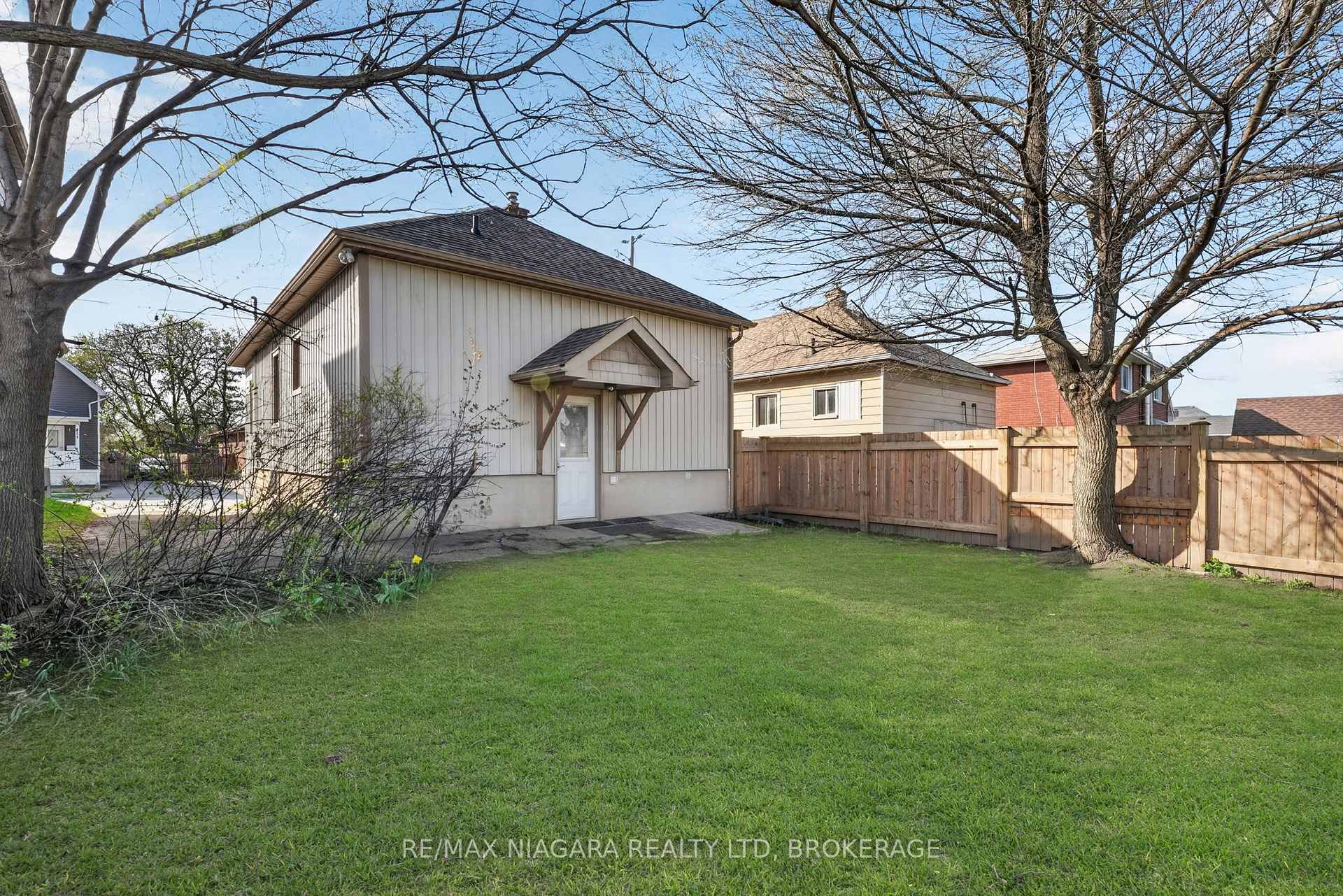 Photo 36 of 214 Niagara Street, St. Catharines, Facer — HOMEH