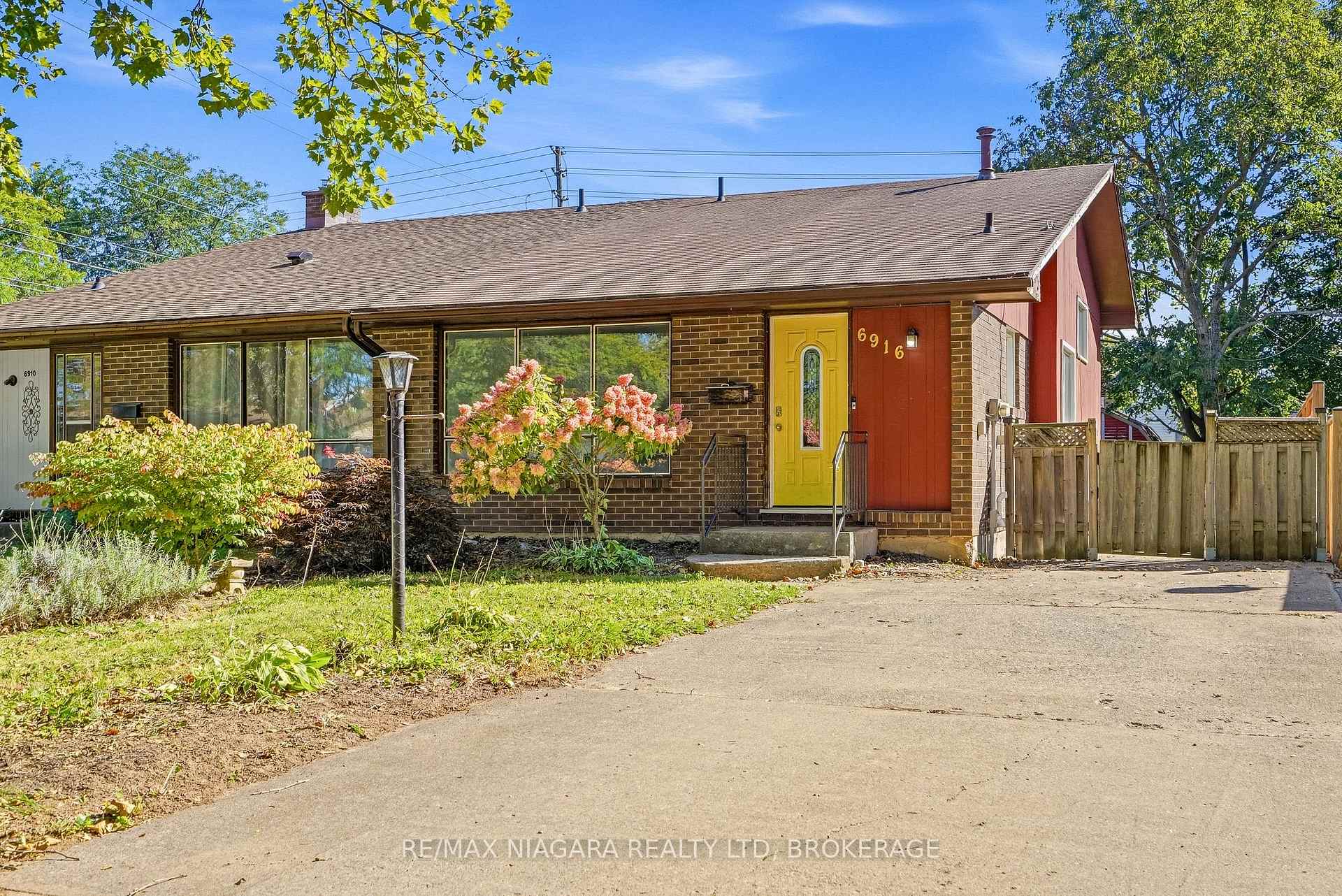 Photo 4 of 6916 Dolphin Street, Niagara Falls, Morrison — HOMEH