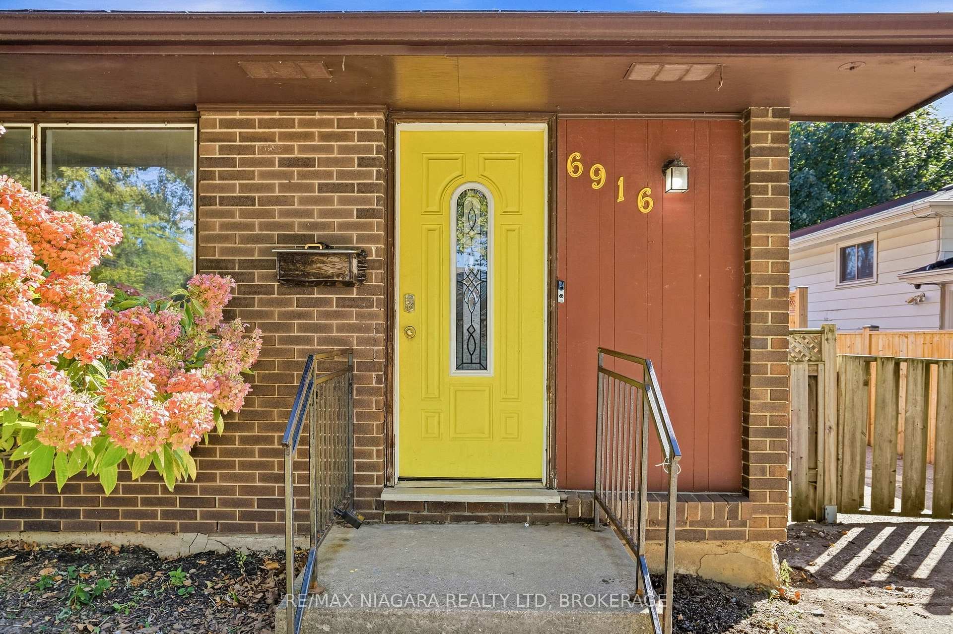 Photo 7 of 6916 Dolphin Street, Niagara Falls, Morrison — HOMEH