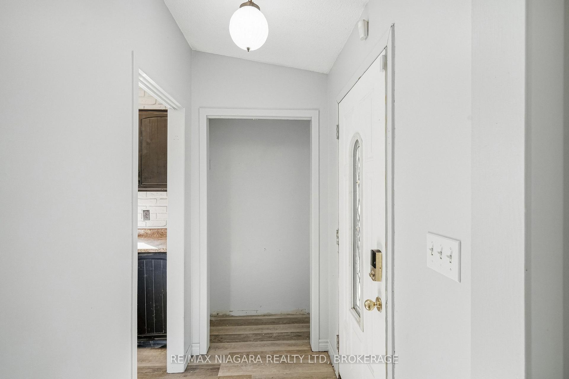 Photo 8 of 6916 Dolphin Street, Niagara Falls, Morrison — HOMEH