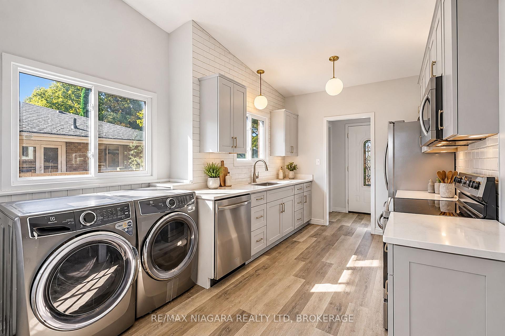 Photo 11 of 6916 Dolphin Street, Niagara Falls, Morrison — HOMEH
