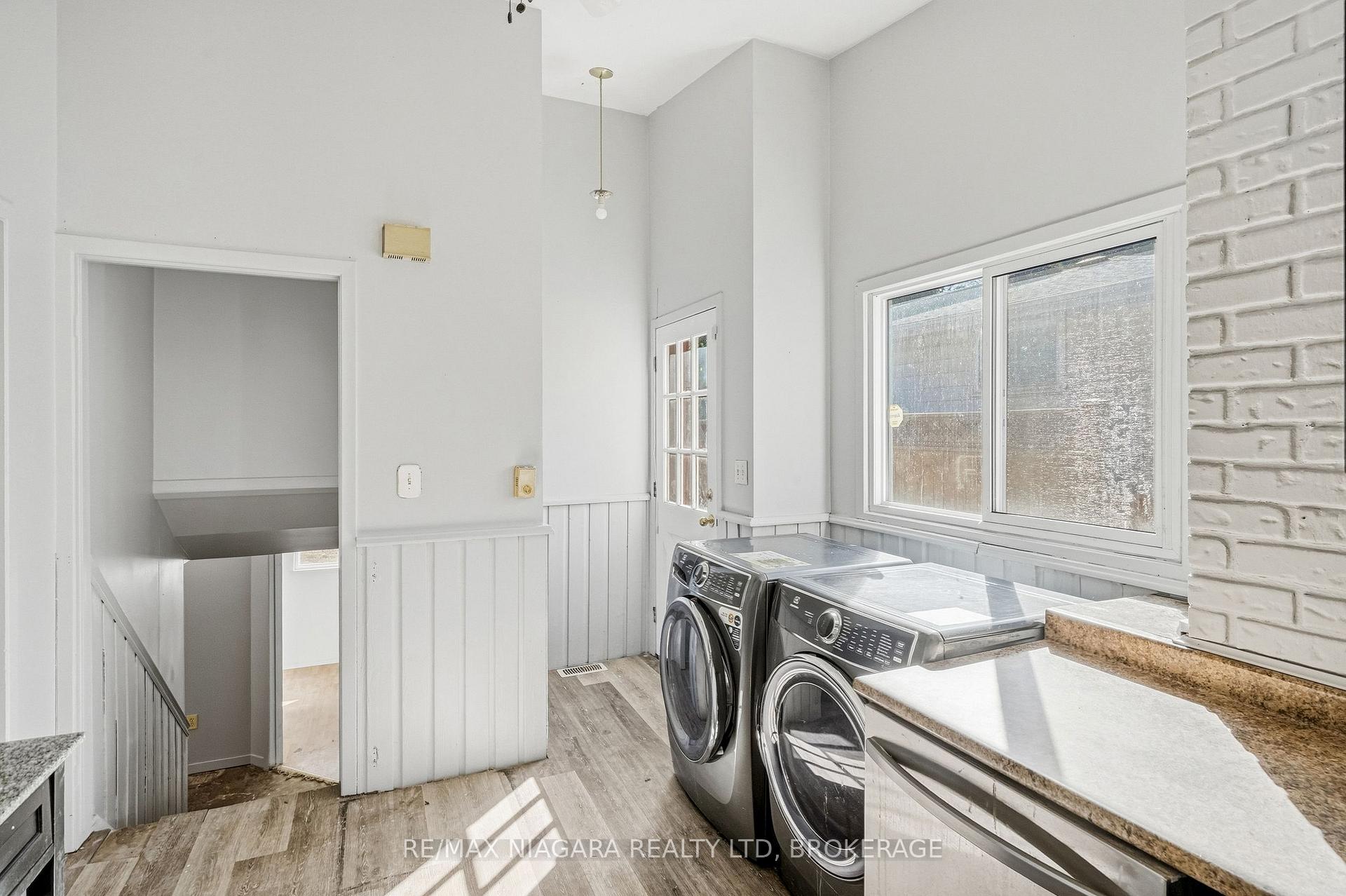 Photo 13 of 6916 Dolphin Street, Niagara Falls, Morrison — HOMEH