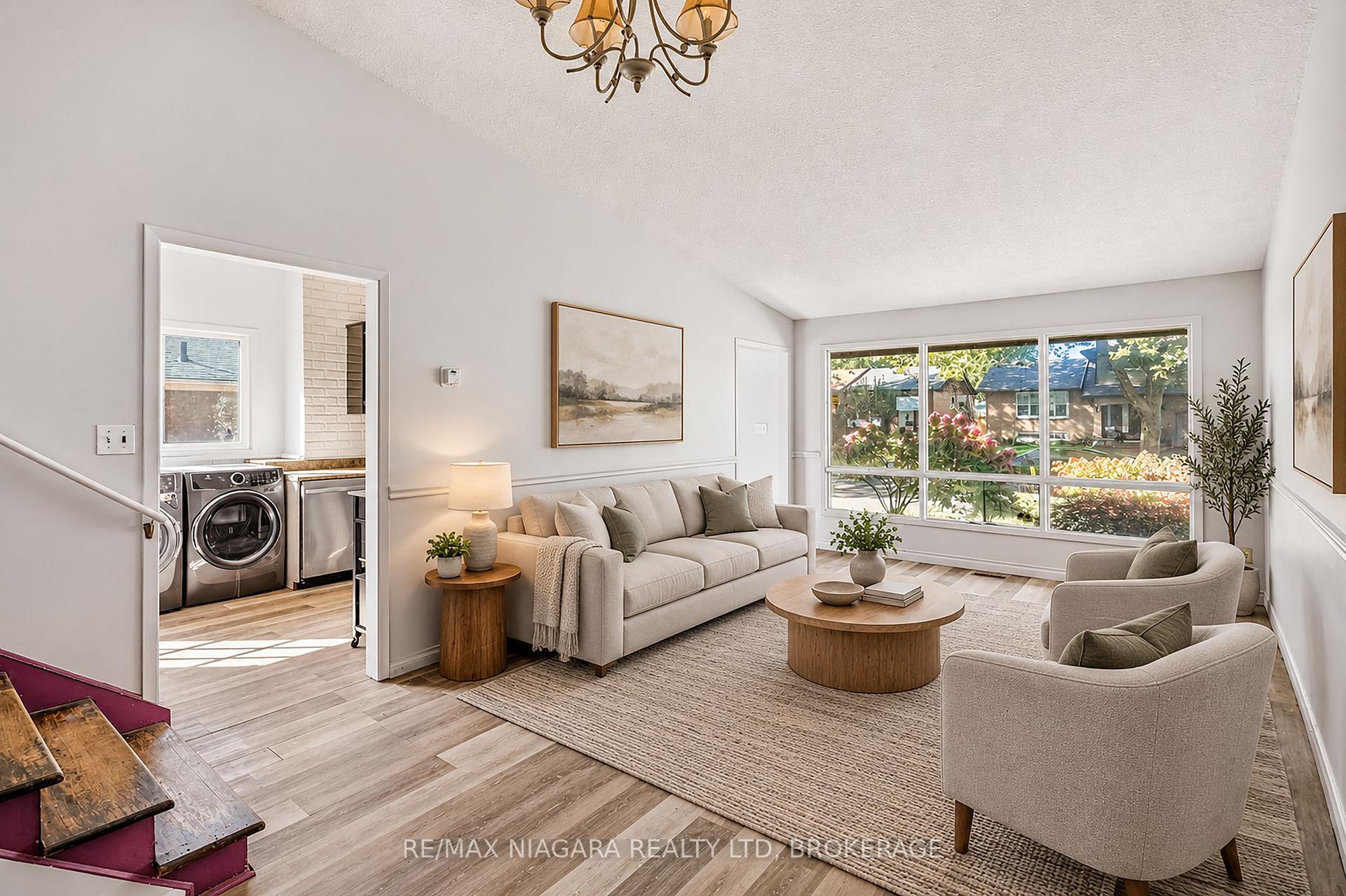 Photo 16 of 6916 Dolphin Street, Niagara Falls, Morrison — HOMEH