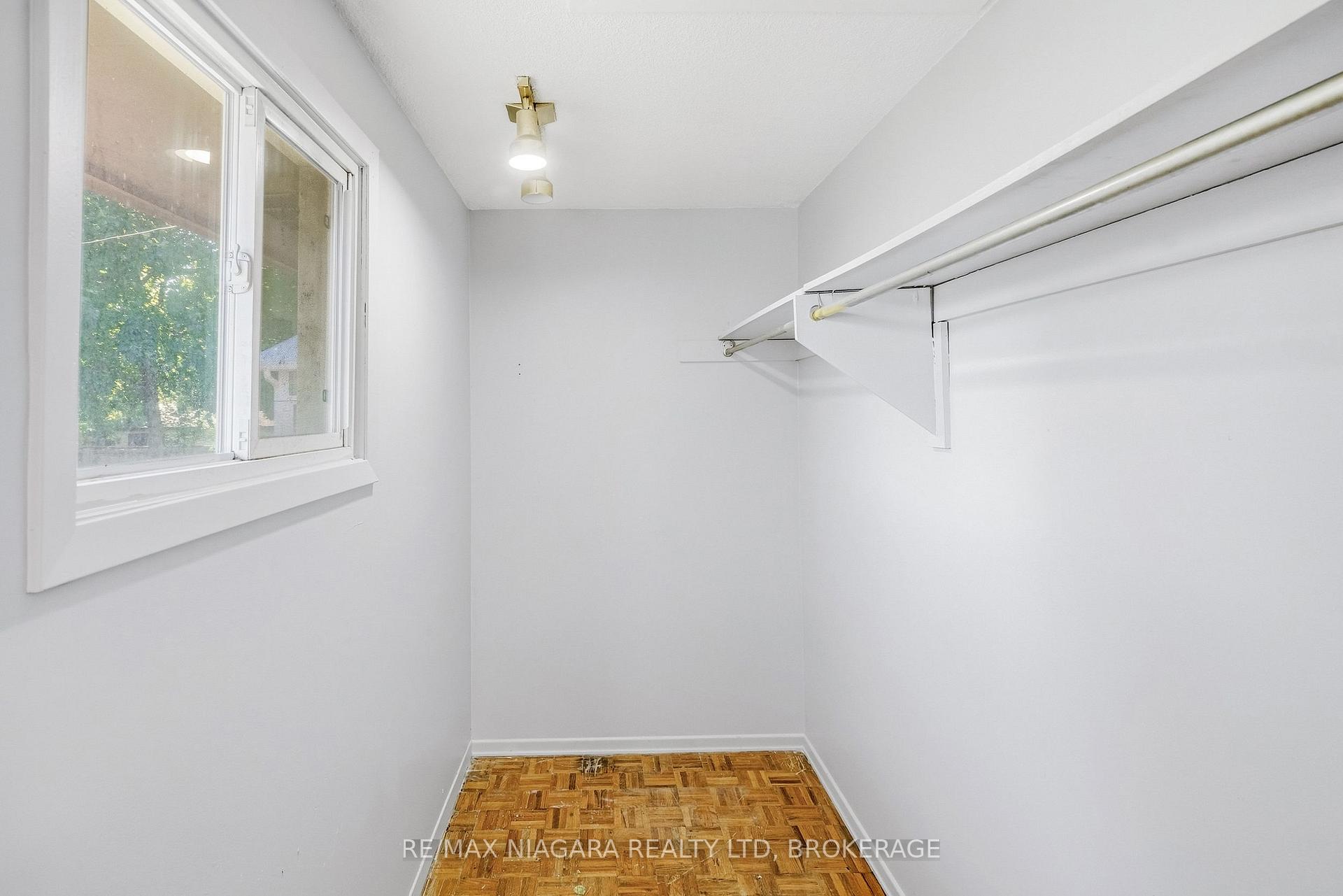 Photo 22 of 6916 Dolphin Street, Niagara Falls, Morrison — HOMEH