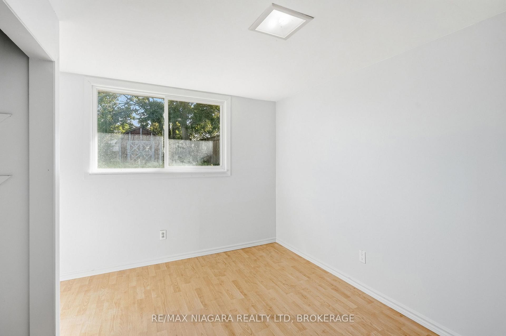 Photo 24 of 6916 Dolphin Street, Niagara Falls, Morrison — HOMEH