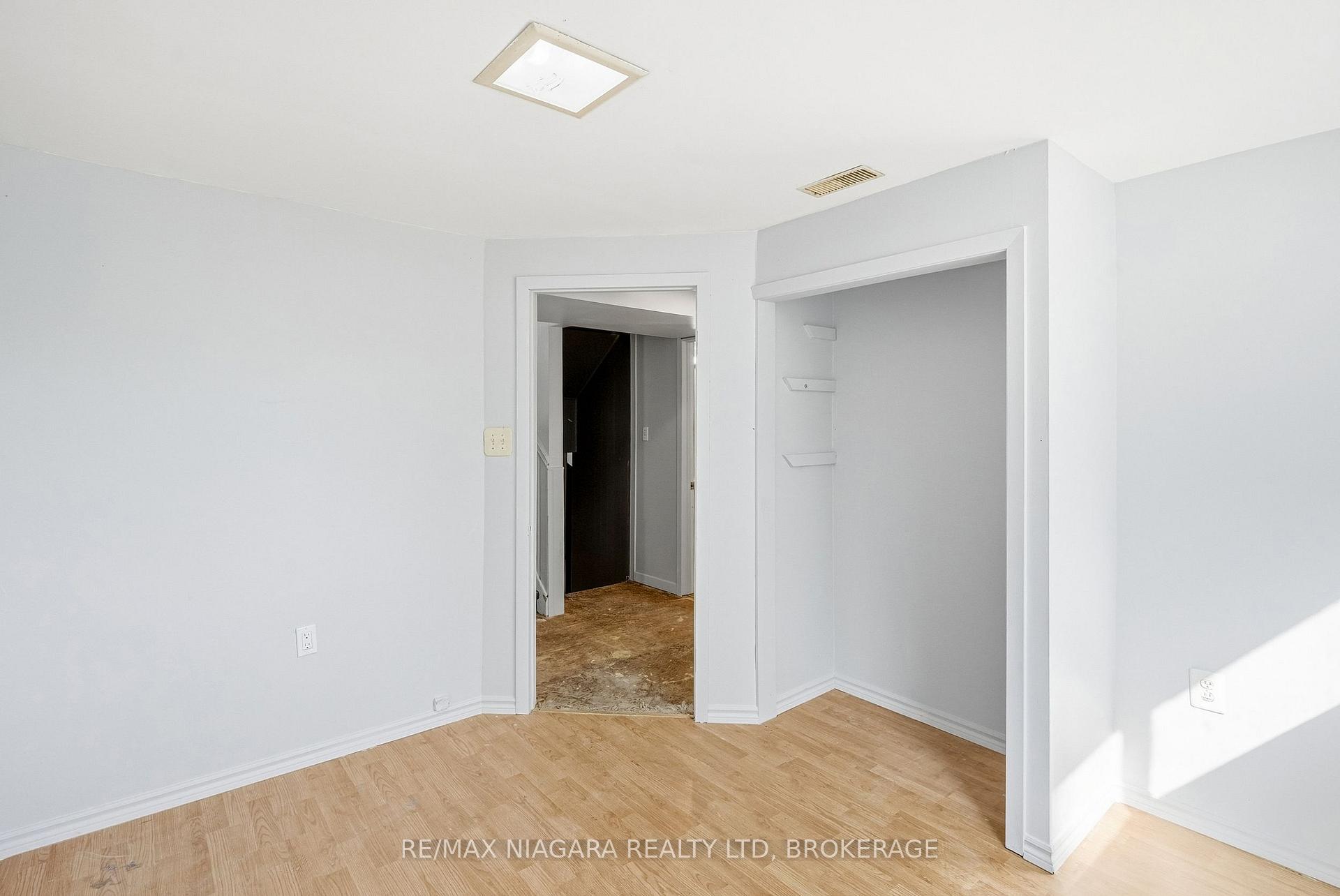 Photo 25 of 6916 Dolphin Street, Niagara Falls, Morrison — HOMEH