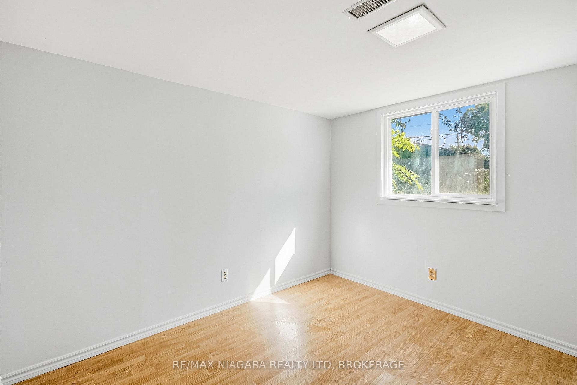 Photo 26 of 6916 Dolphin Street, Niagara Falls, Morrison — HOMEH