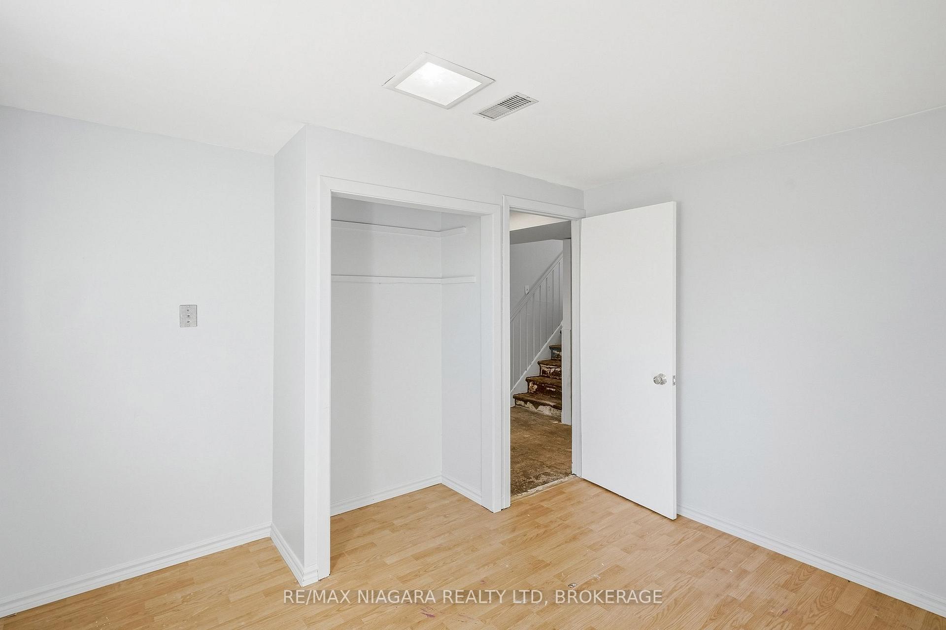 Photo 27 of 6916 Dolphin Street, Niagara Falls, Morrison — HOMEH