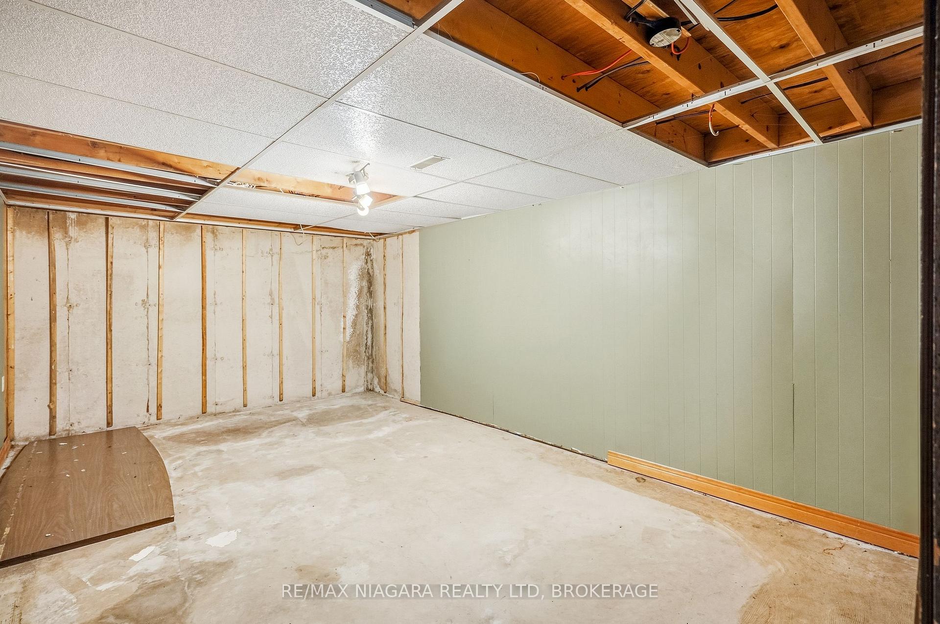Photo 29 of 6916 Dolphin Street, Niagara Falls, Morrison — HOMEH