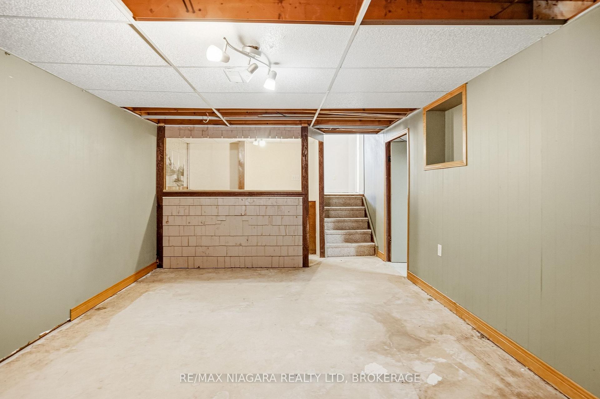 Photo 31 of 6916 Dolphin Street, Niagara Falls, Morrison — HOMEH