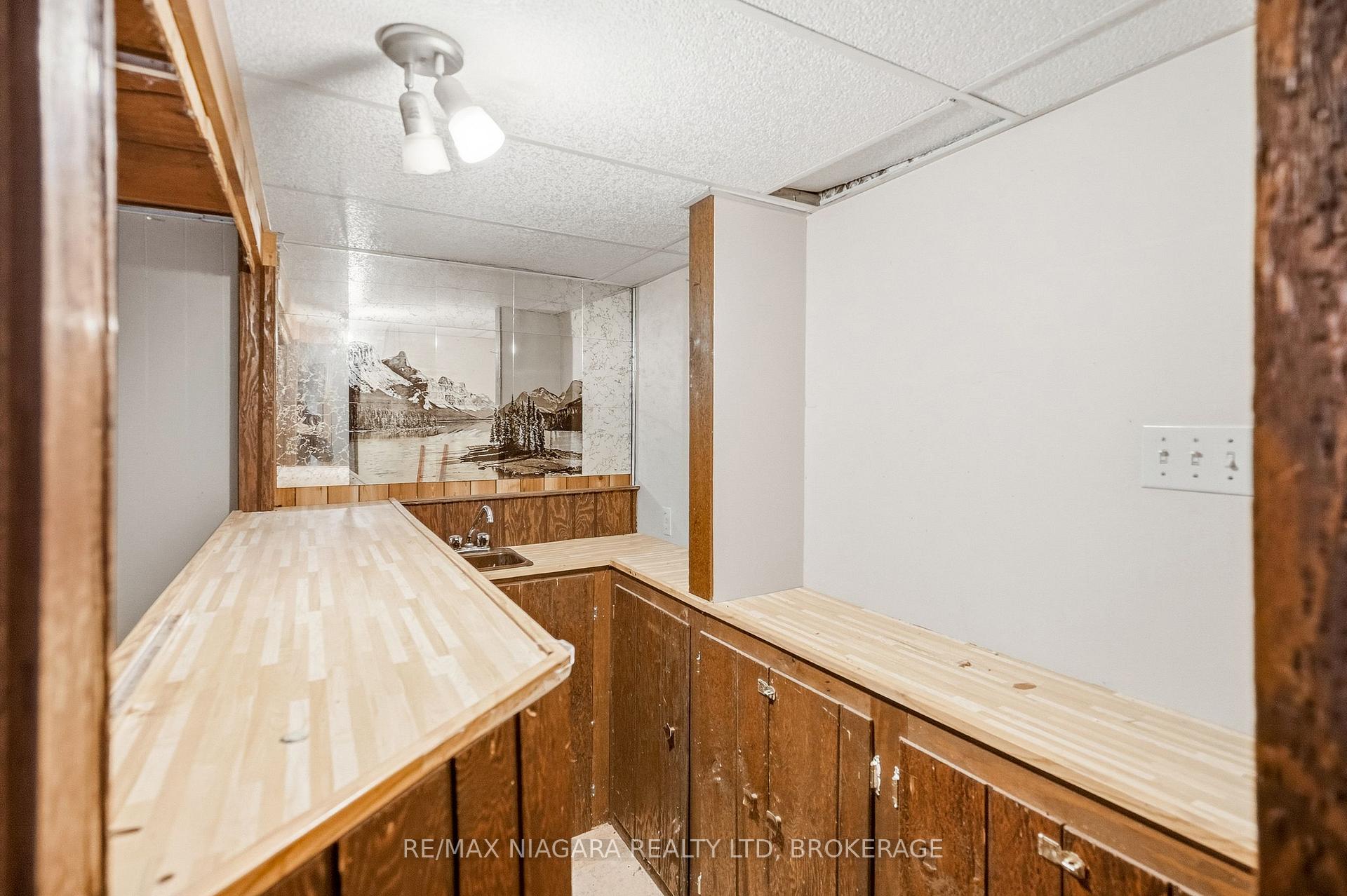 Photo 32 of 6916 Dolphin Street, Niagara Falls, Morrison — HOMEH