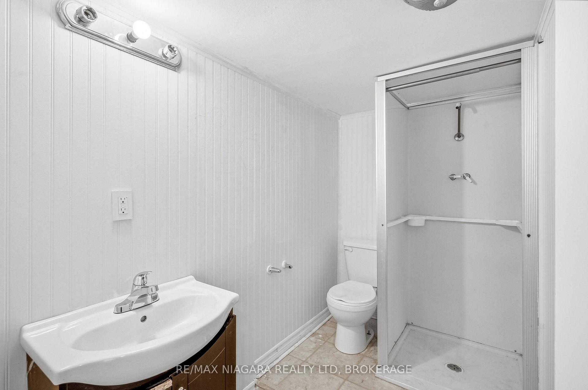 Photo 33 of 6916 Dolphin Street, Niagara Falls, Morrison — HOMEH