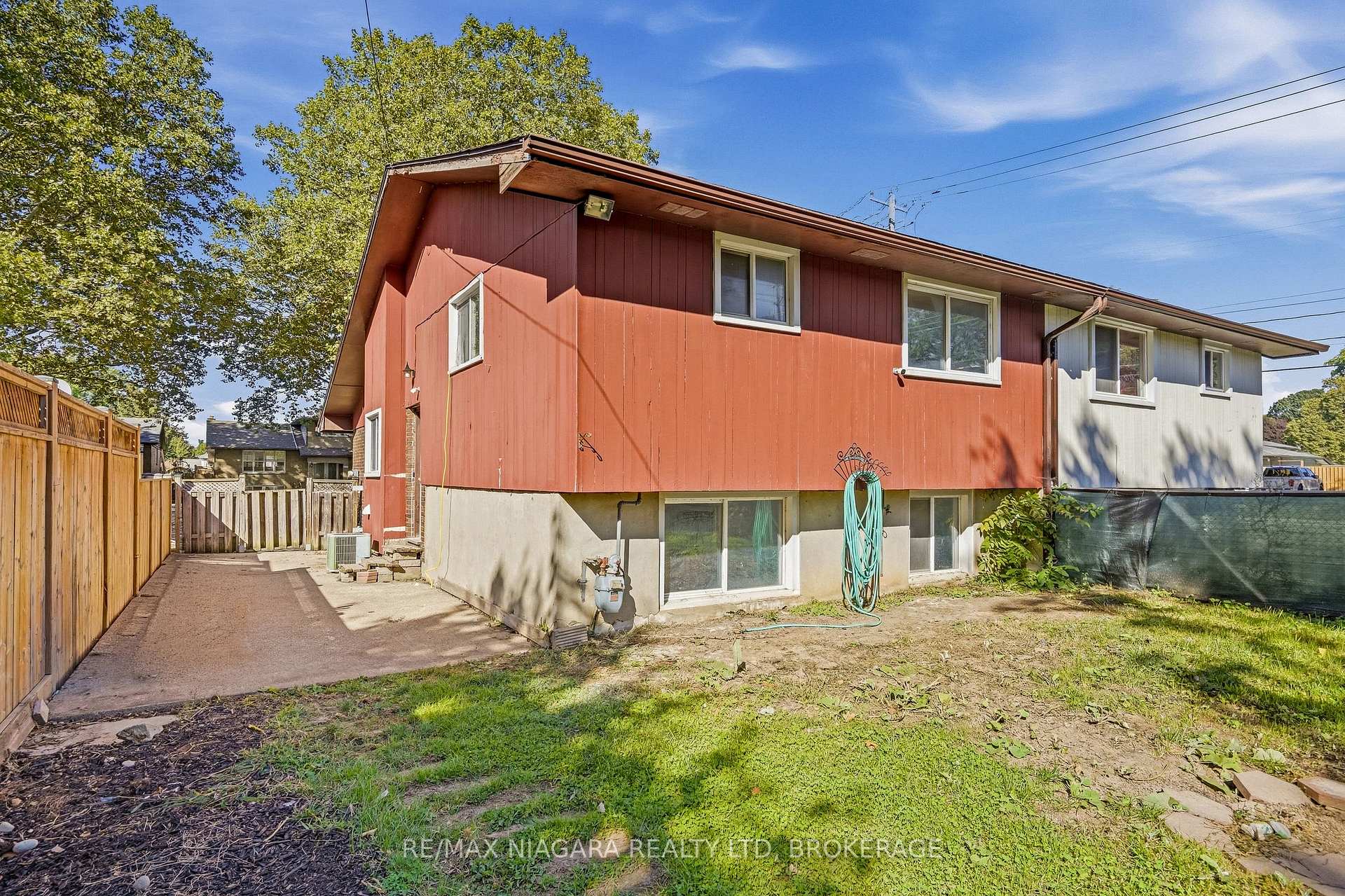 Photo 38 of 6916 Dolphin Street, Niagara Falls, Morrison — HOMEH