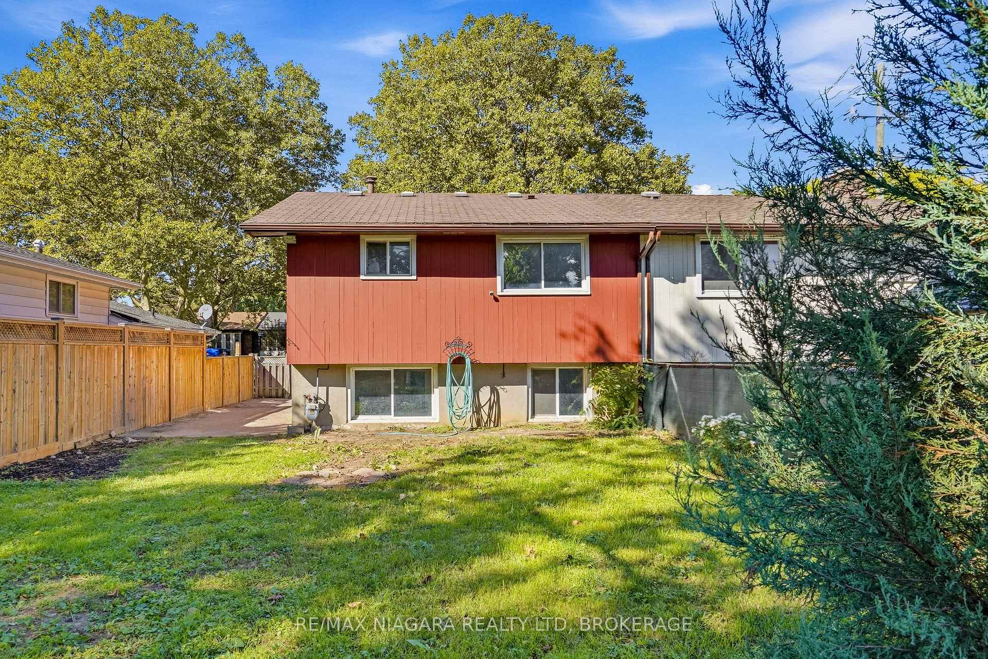 Photo 39 of 6916 Dolphin Street, Niagara Falls, Morrison — HOMEH