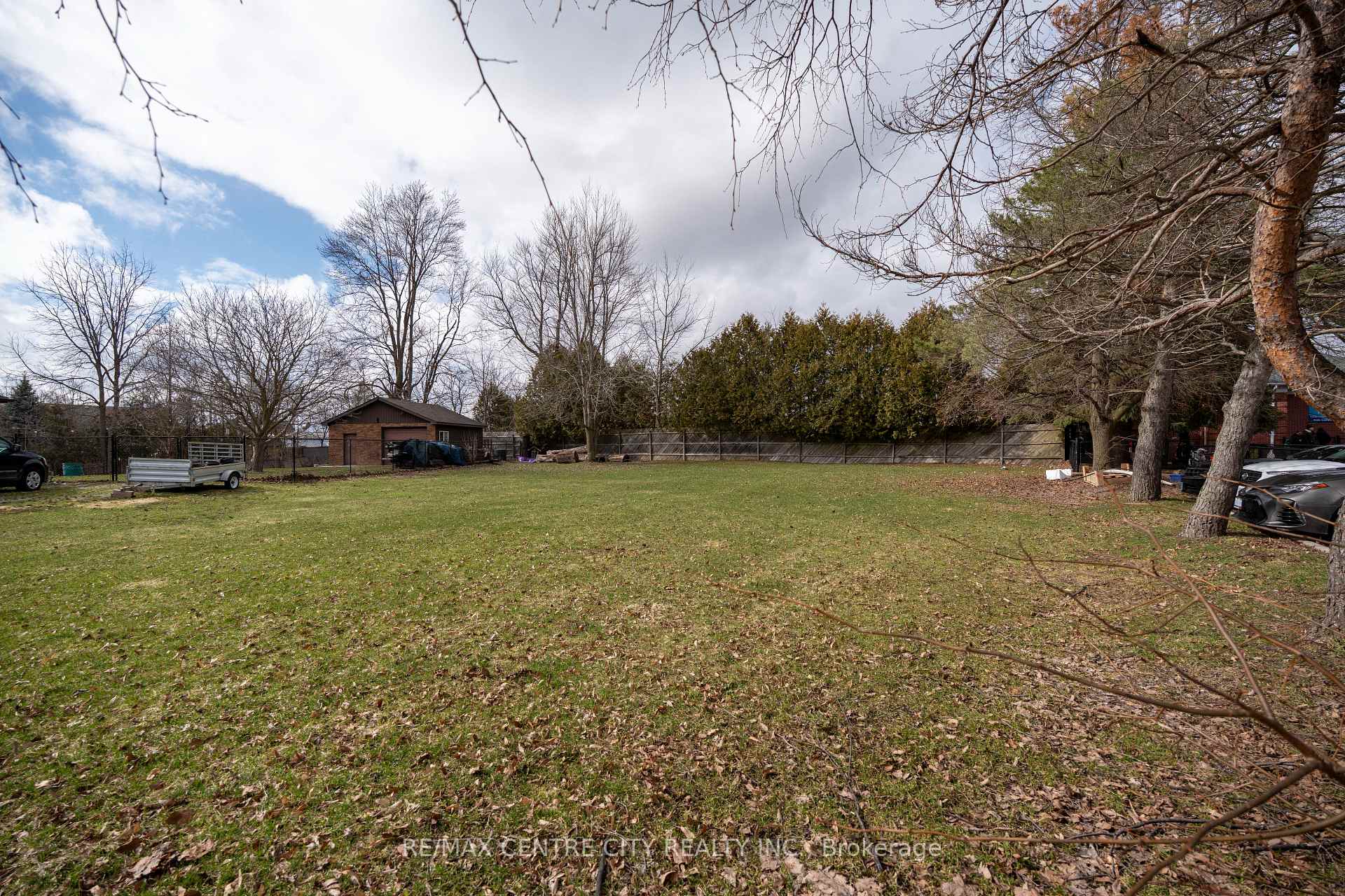 Photo 3 of 2 Kennedy Court, Middlesex Centre, Ilderton — HOMEH