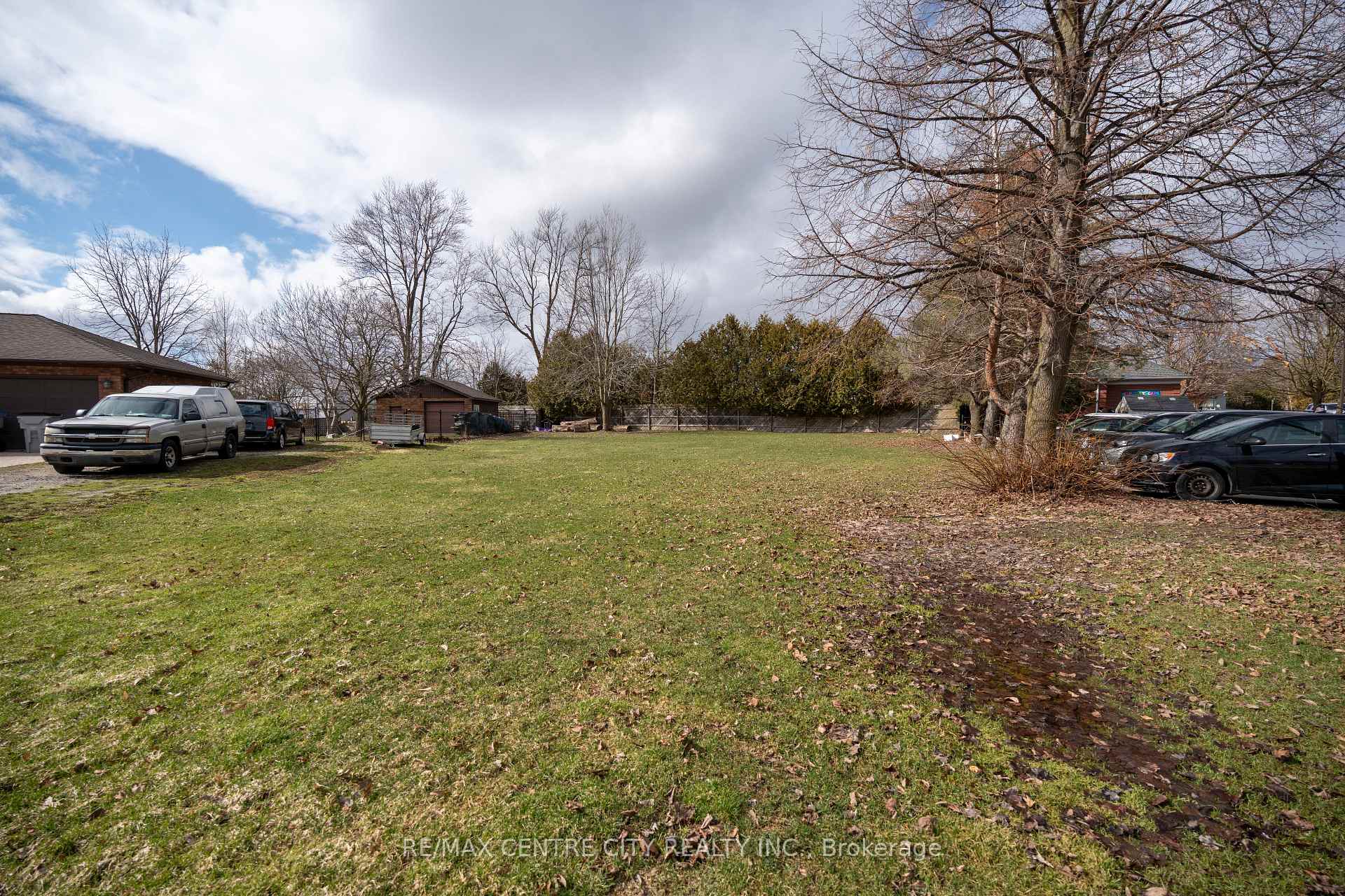 Photo 2 of 2 Kennedy Court, Middlesex Centre, Ilderton — HOMEH