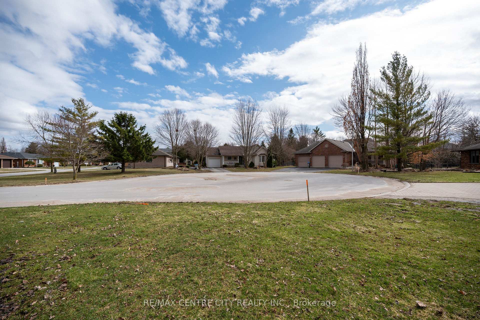 Photo 8 of 2 Kennedy Court, Middlesex Centre, Ilderton — HOMEH