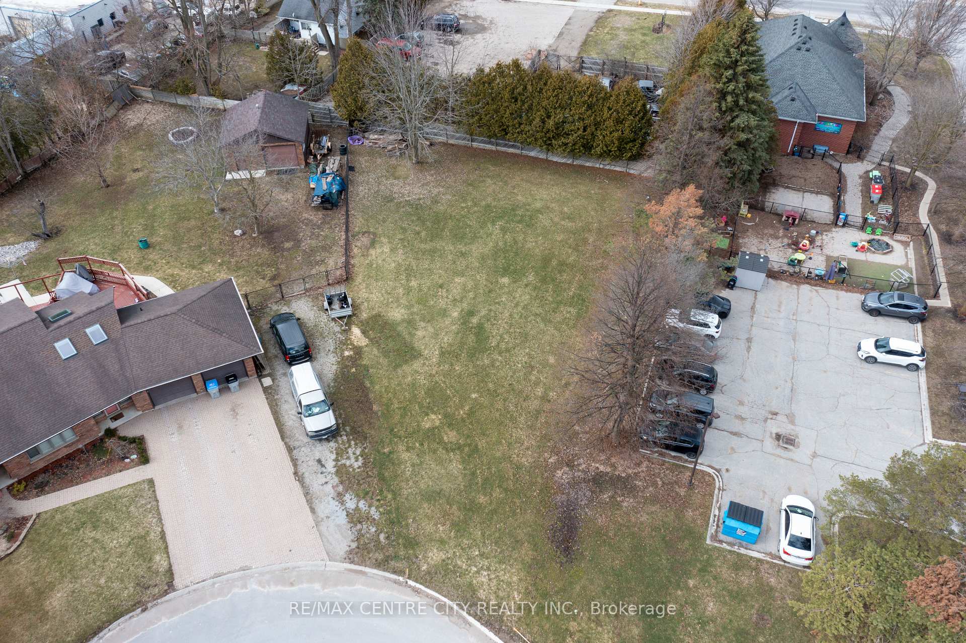 Photo 13 of 2 Kennedy Court, Middlesex Centre, Ilderton — HOMEH
