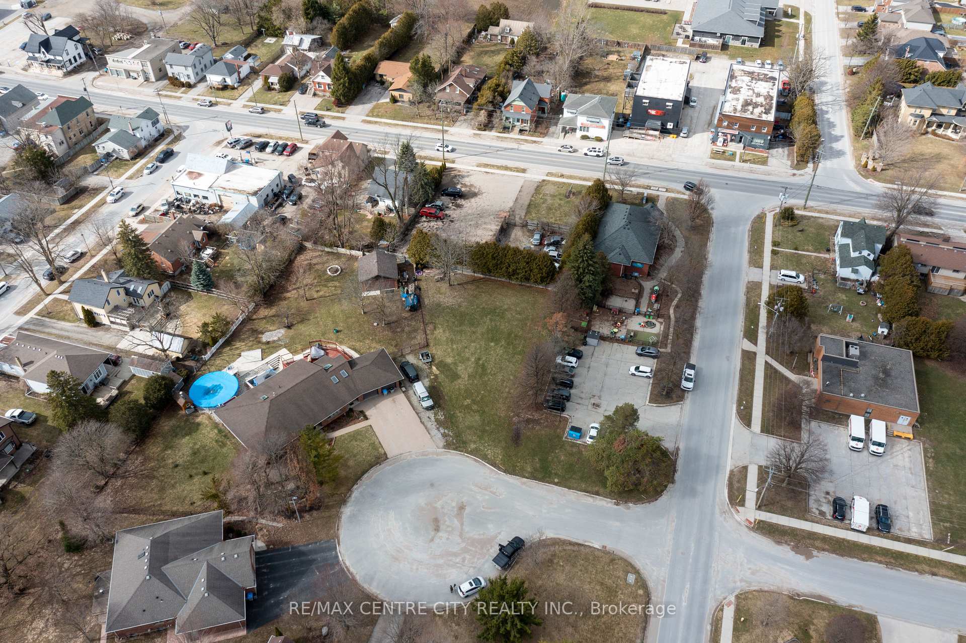 Photo 14 of 2 Kennedy Court, Middlesex Centre, Ilderton — HOMEH