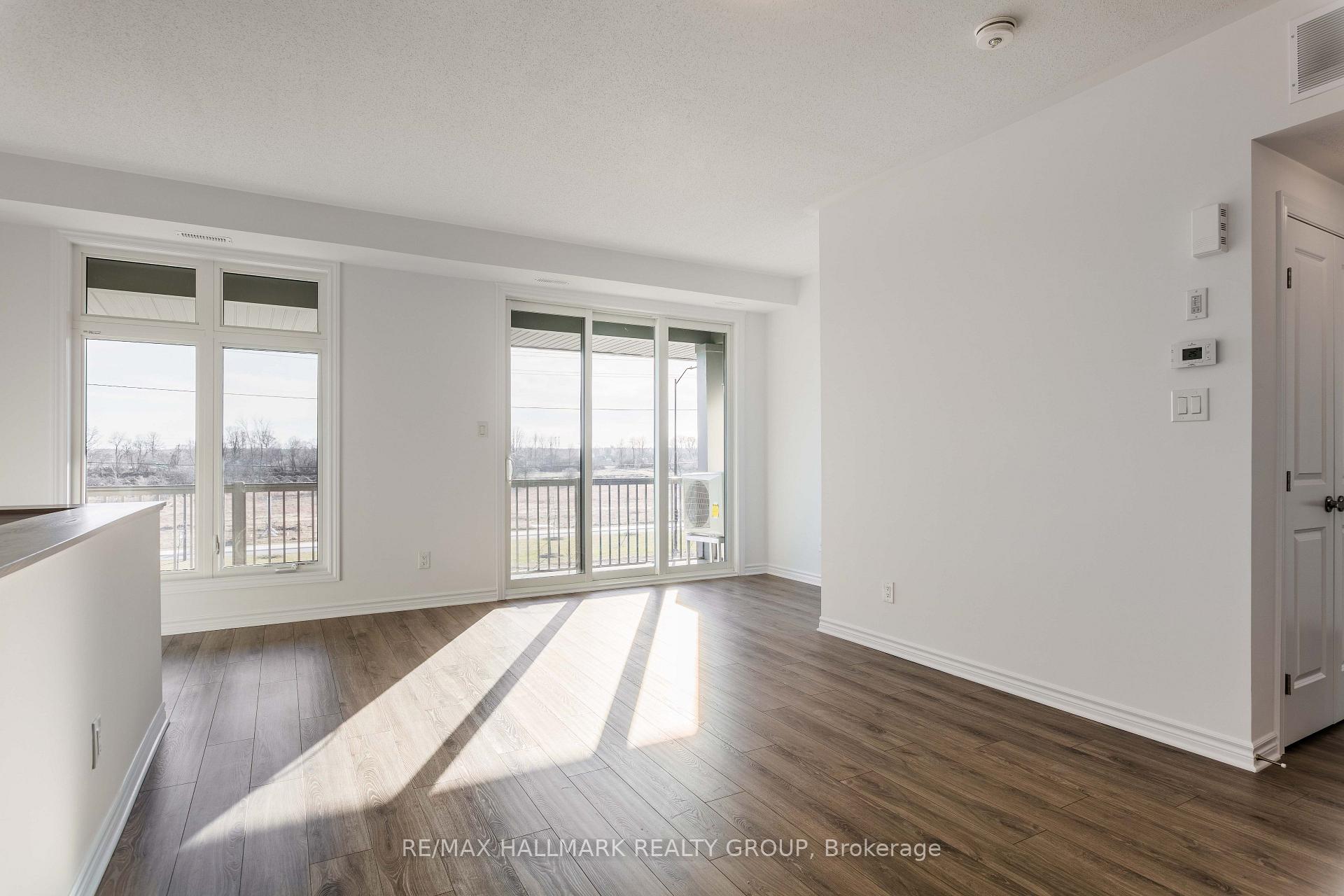 Photo 4 of 60 Jaguar Private, Ottawa, Kanata - Emerald Meadows/Trailwest — HOMEH