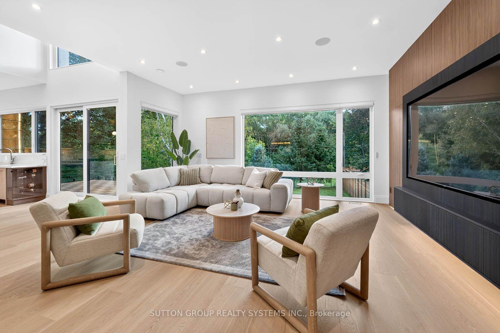 Photo 3 of 272 Renforth Drive, Etobicoke, Markland Wood — HOMEH