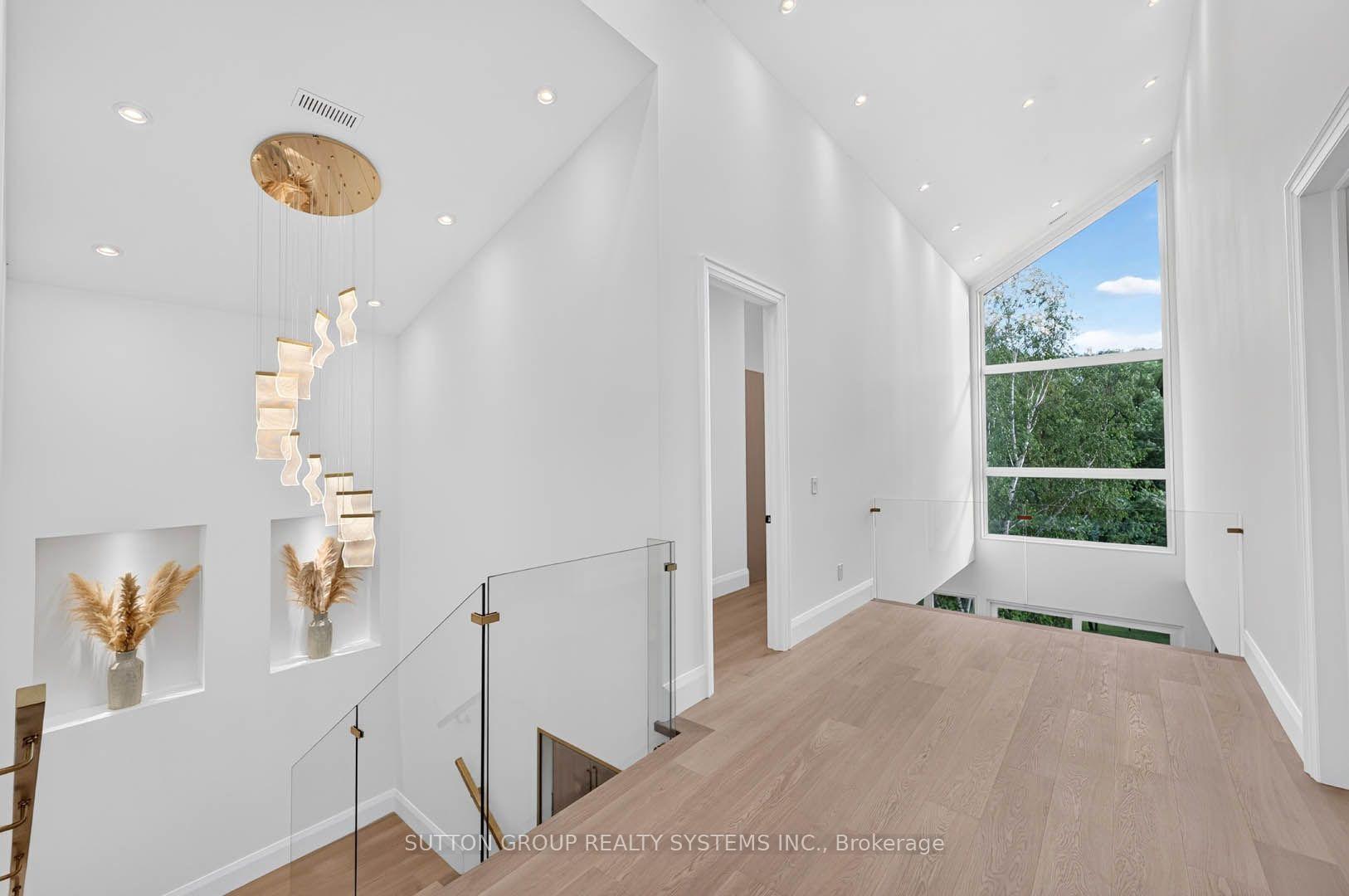 Photo 17 of 272 Renforth Drive, Etobicoke, Markland Wood — HOMEH