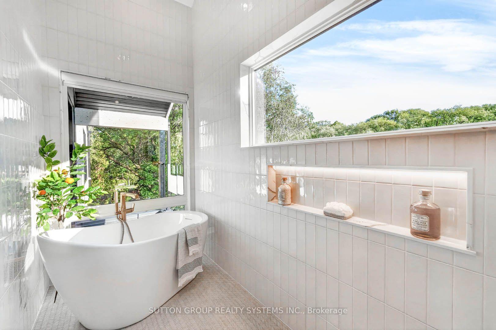 Photo 24 of 272 Renforth Drive, Etobicoke, Markland Wood — HOMEH