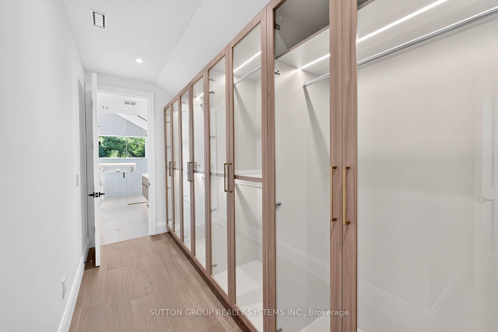Photo 26 of 272 Renforth Drive, Etobicoke, Markland Wood — HOMEH