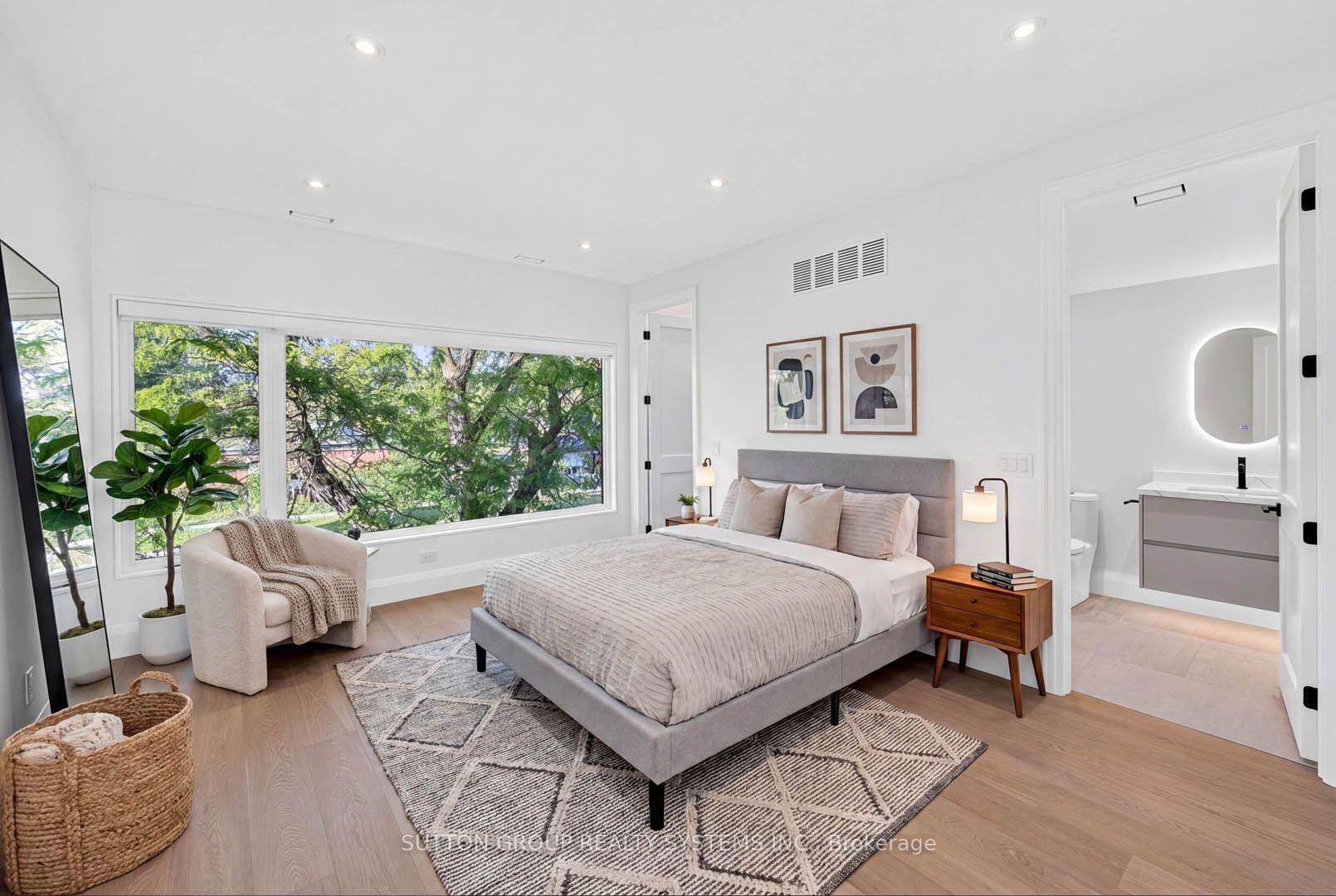 Photo 29 of 272 Renforth Drive, Etobicoke, Markland Wood — HOMEH