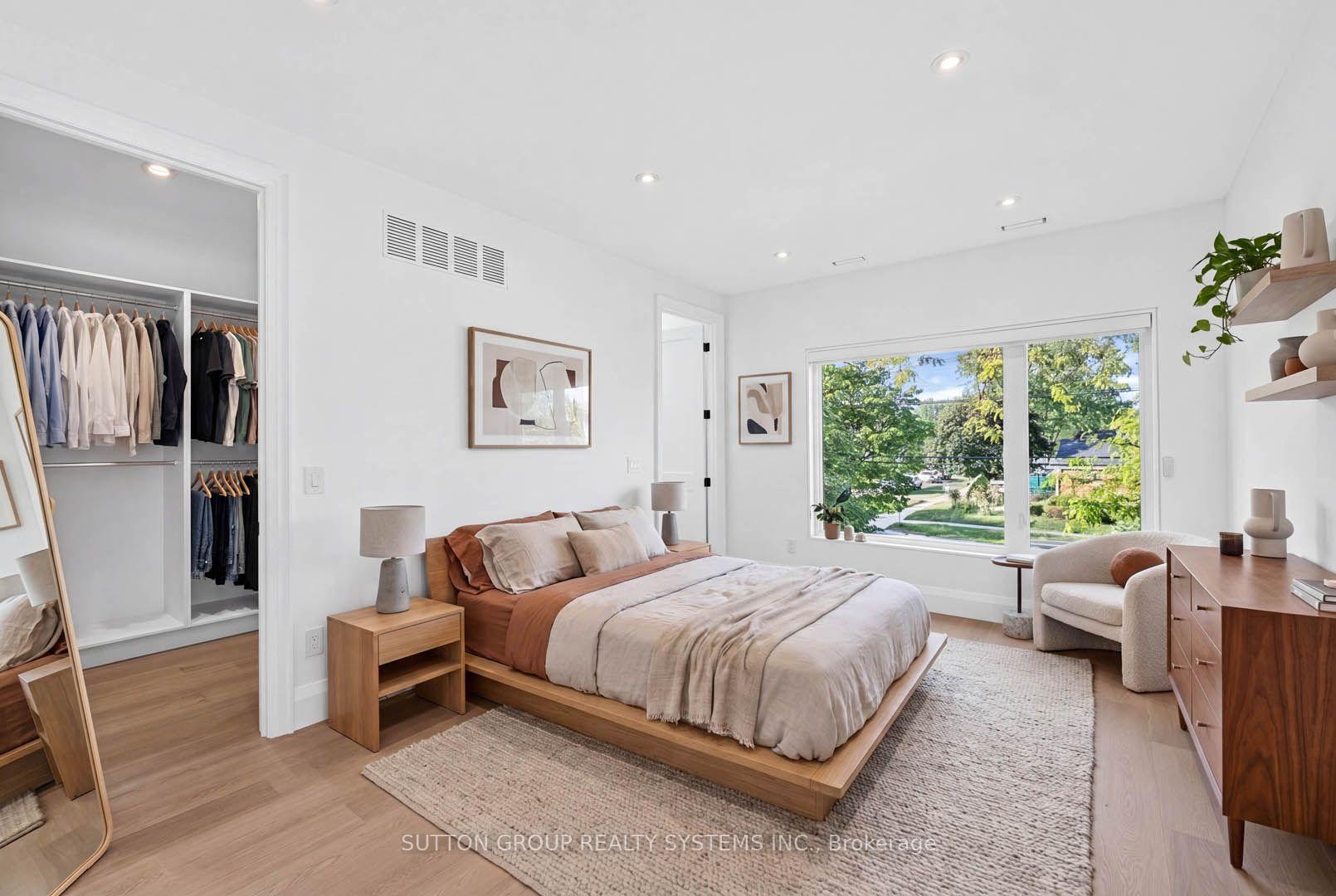 Photo 32 of 272 Renforth Drive, Etobicoke, Markland Wood — HOMEH