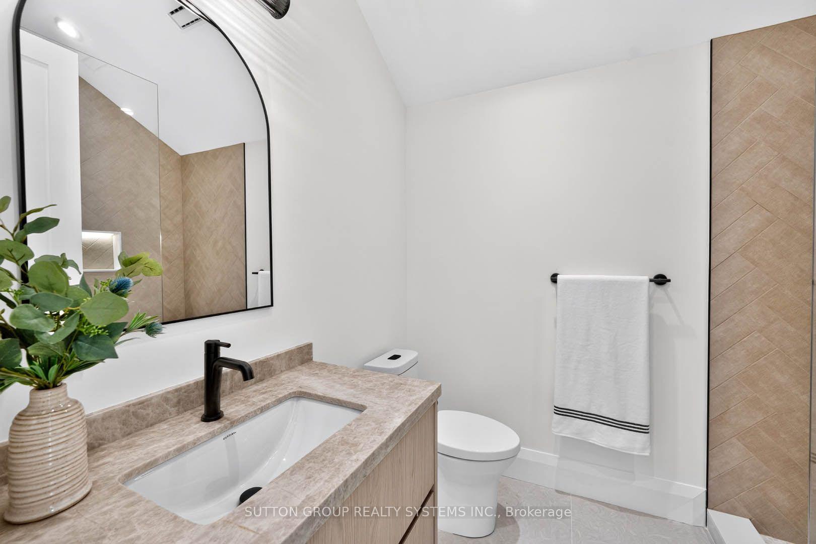 Photo 36 of 272 Renforth Drive, Etobicoke, Markland Wood — HOMEH