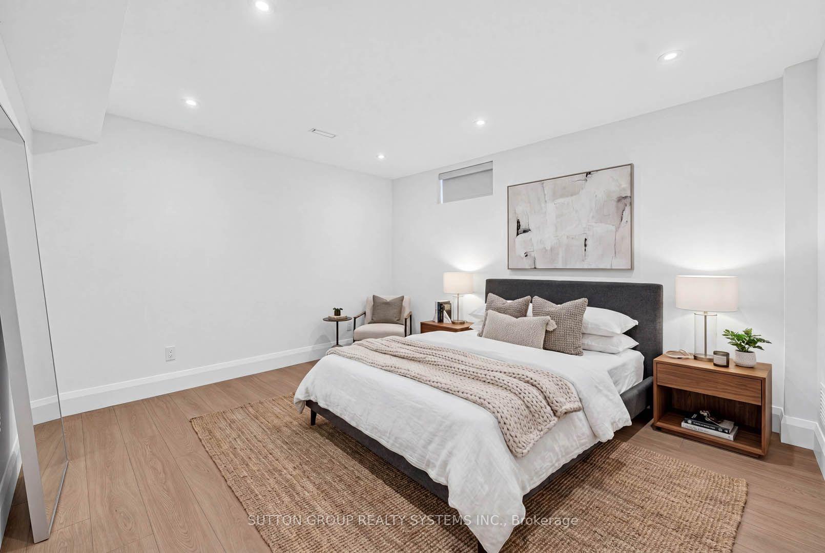 Photo 41 of 272 Renforth Drive, Etobicoke, Markland Wood — HOMEH