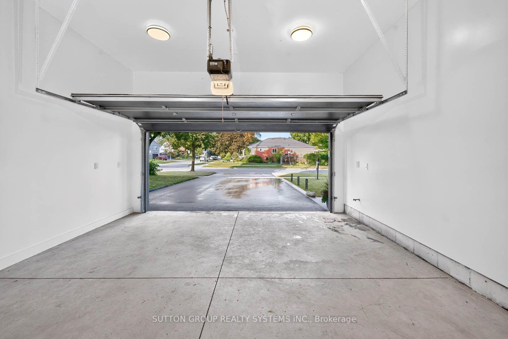 Photo 43 of 272 Renforth Drive, Etobicoke, Markland Wood — HOMEH