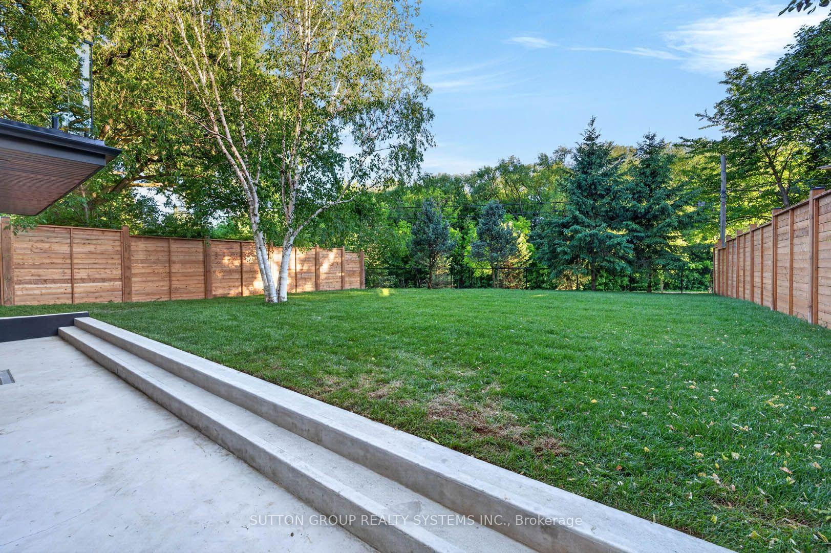 Photo 44 of 272 Renforth Drive, Etobicoke, Markland Wood — HOMEH