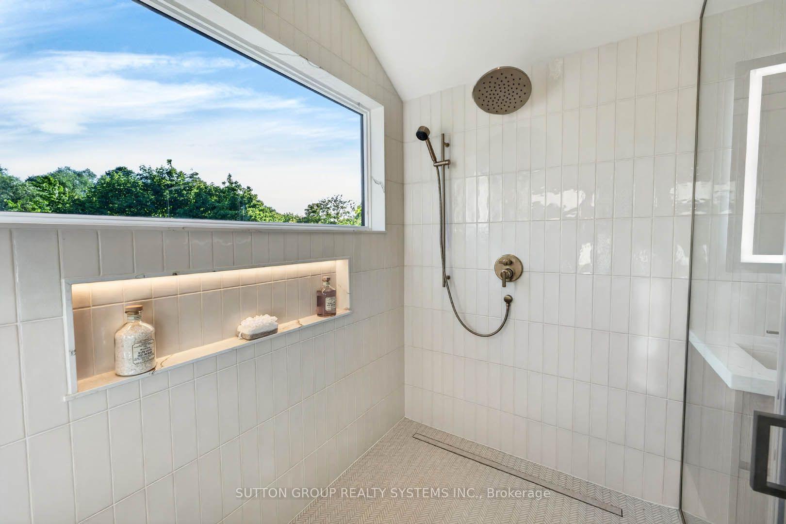 Photo 27 of 272 Renforth Drive, Etobicoke, Markland Wood — HOMEH