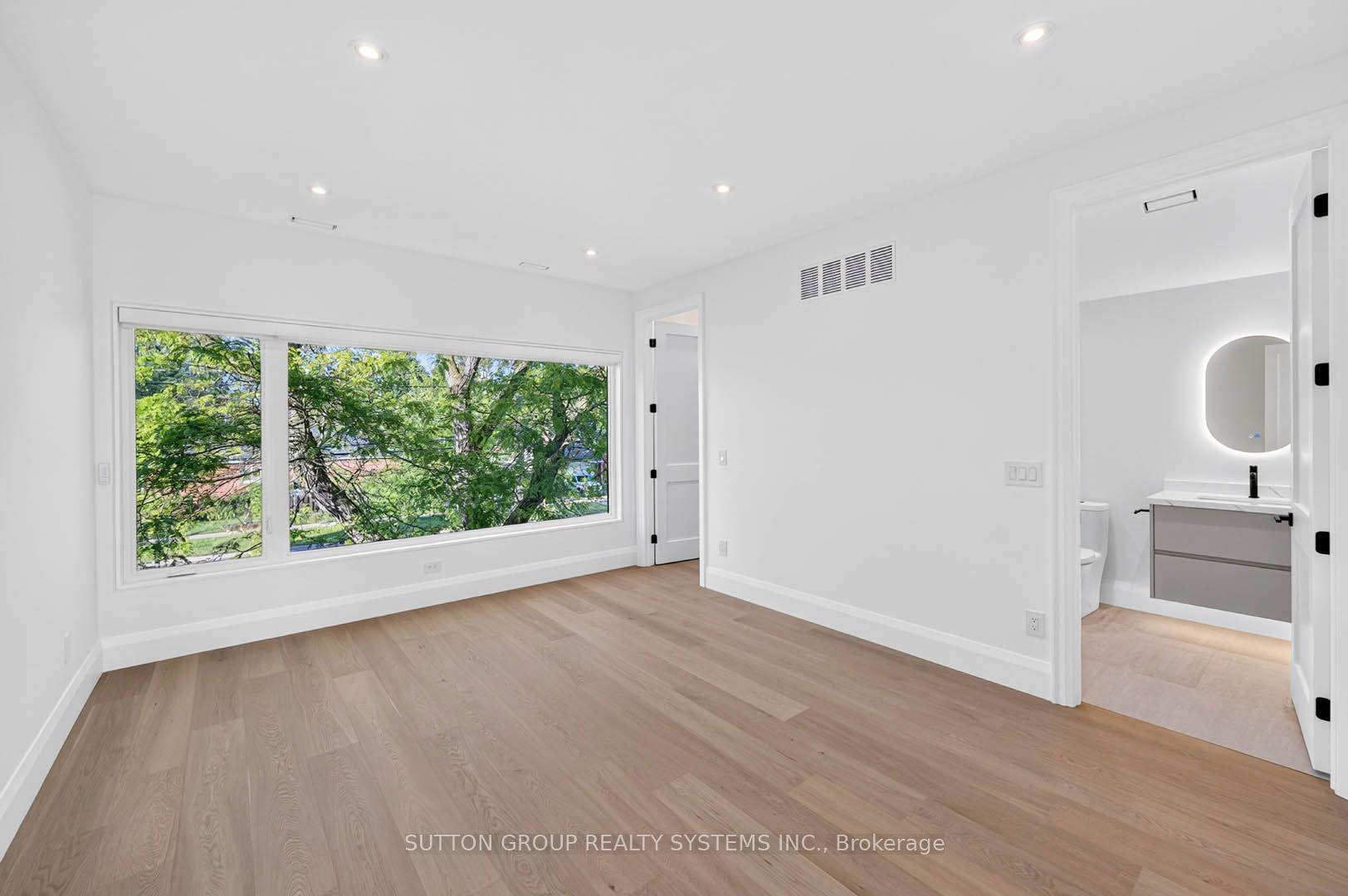 Photo 31 of 272 Renforth Drive, Etobicoke, Markland Wood — HOMEH