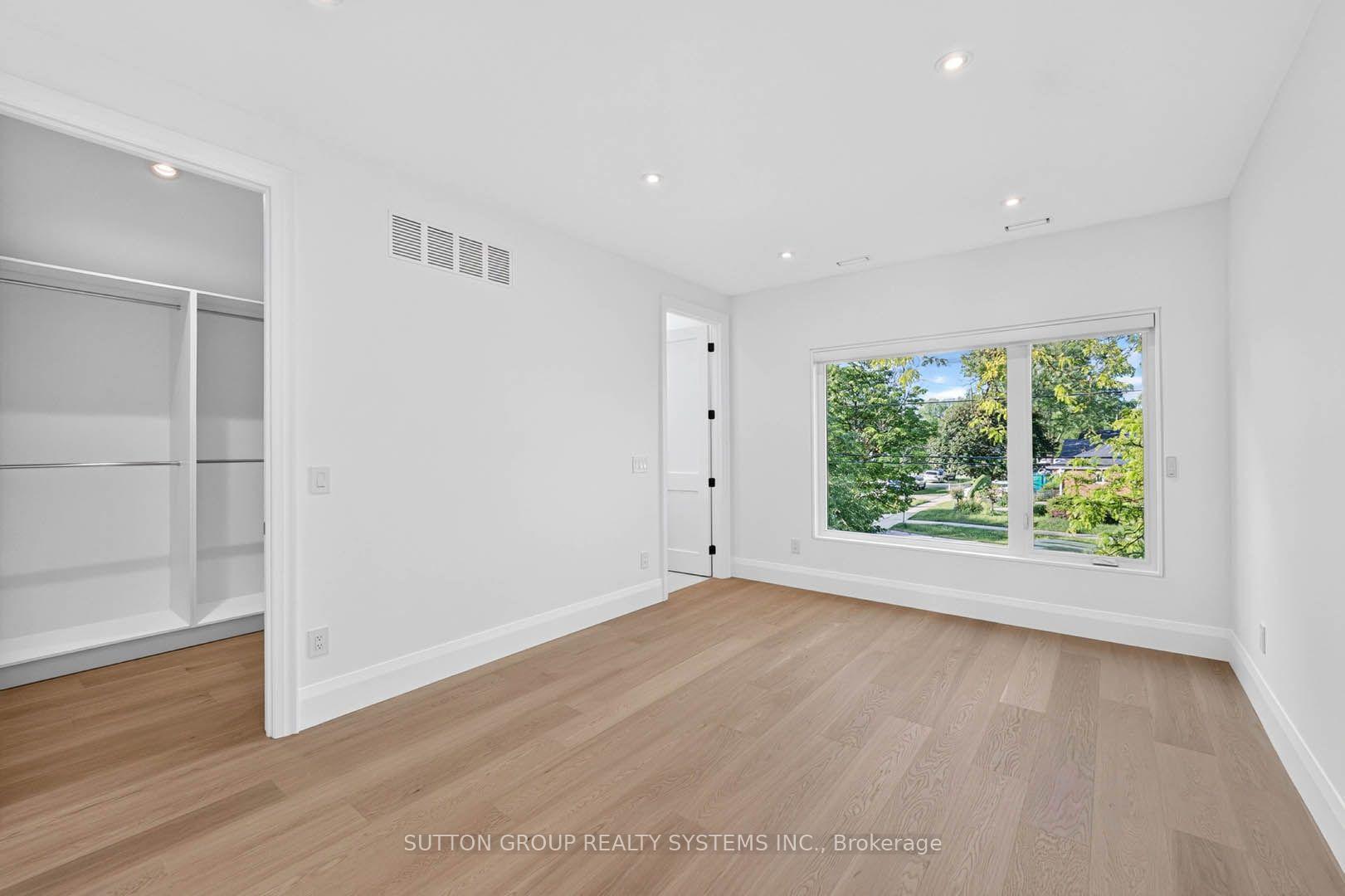 Photo 35 of 272 Renforth Drive, Etobicoke, Markland Wood — HOMEH