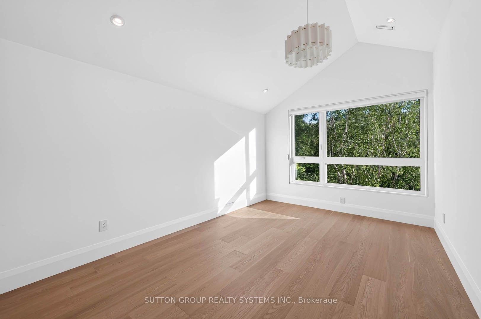Photo 39 of 272 Renforth Drive, Etobicoke, Markland Wood — HOMEH